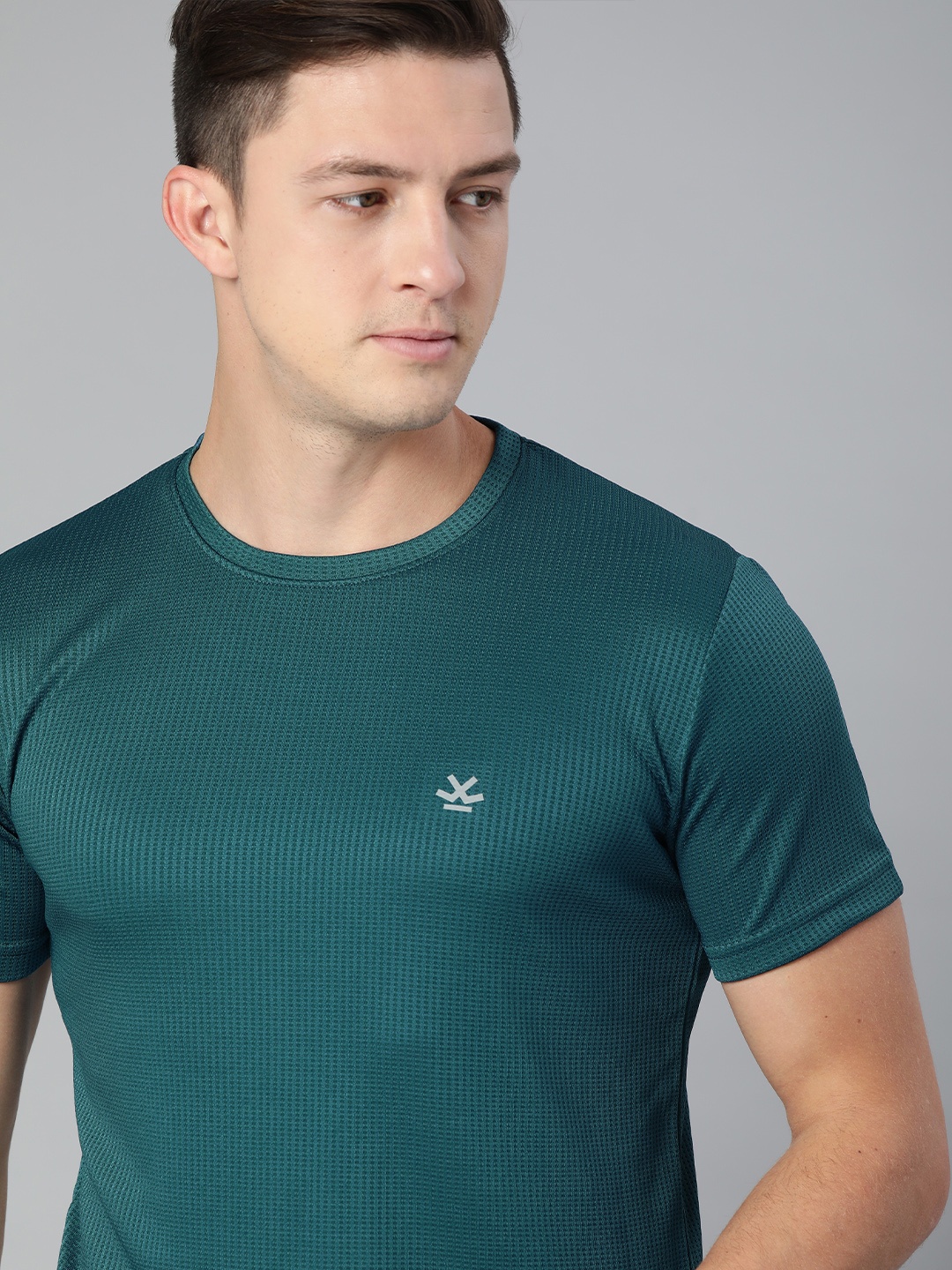 

WROGN ACTIVE Men Green Self Design Round Neck T-shirt