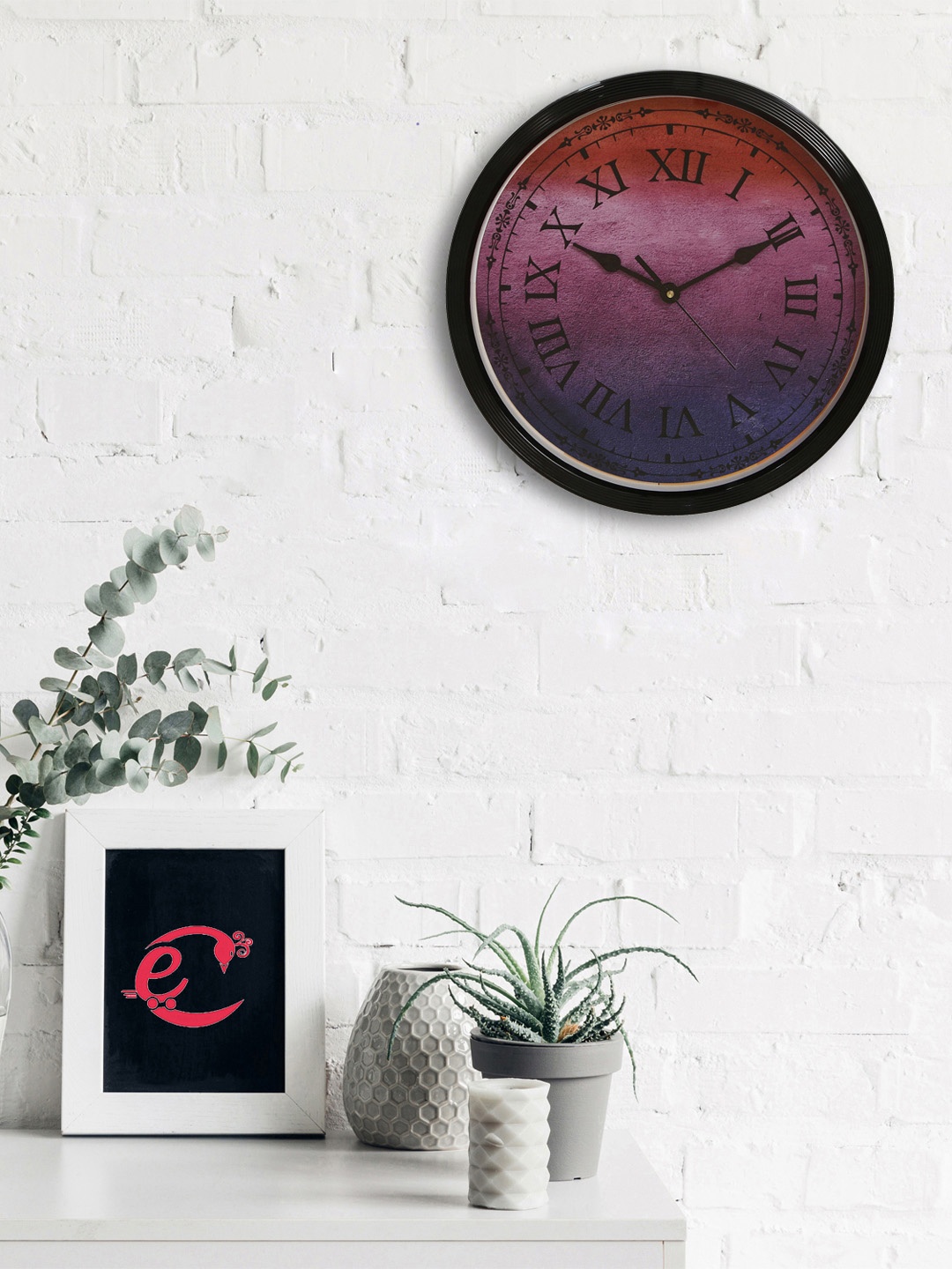 

eCraftIndia Burgundy & Black Round Textured Analogue Wall Clock