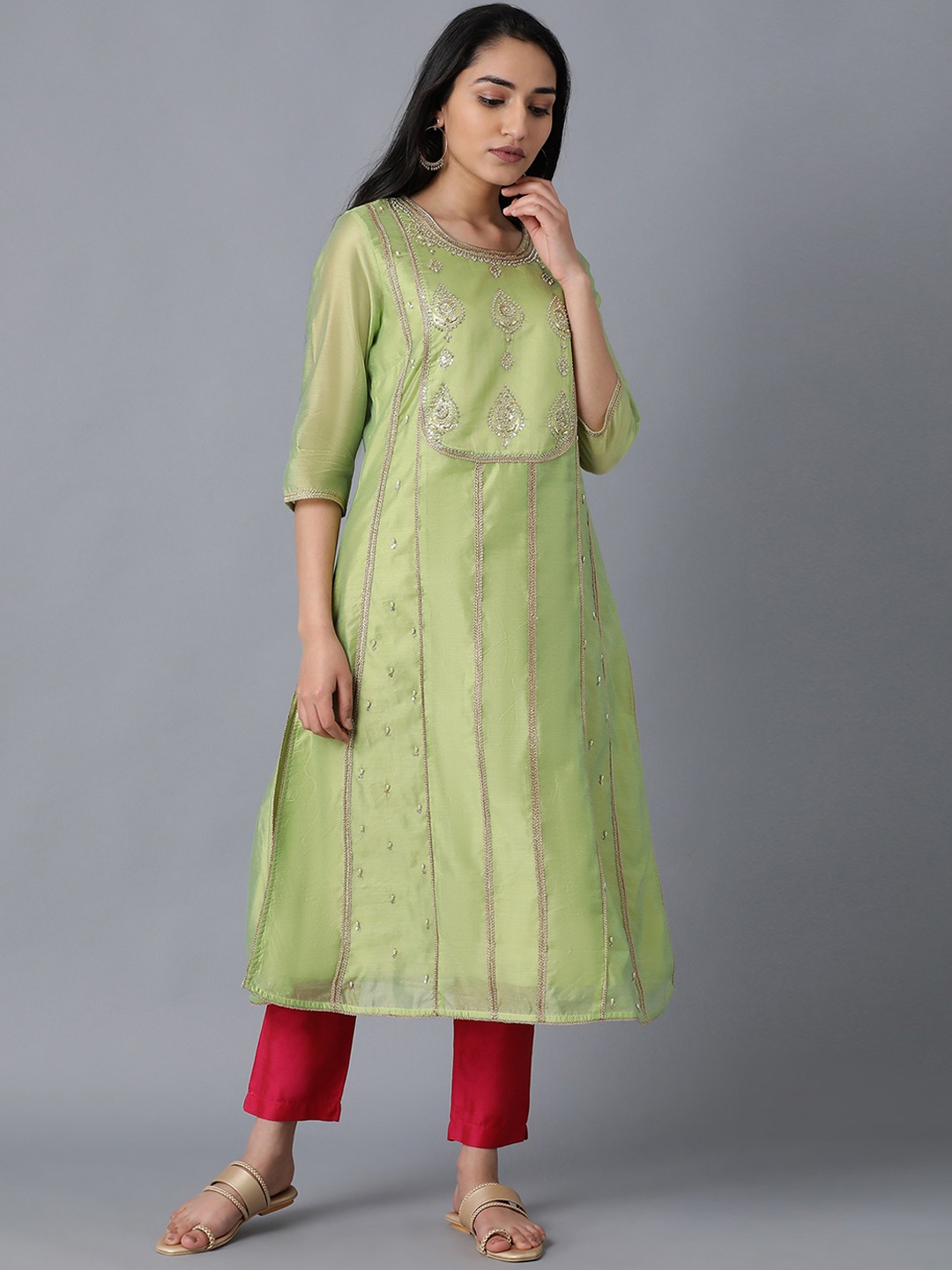 

WISHFUL Women Green Embellished Straight Kurta