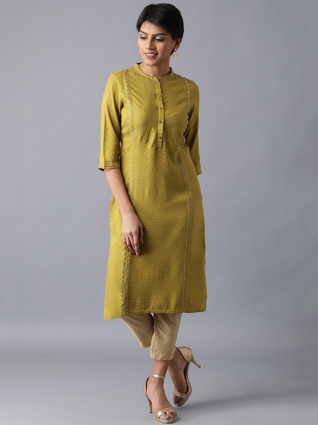 

WISHFUL Women Green Embroidered Straight Kurta