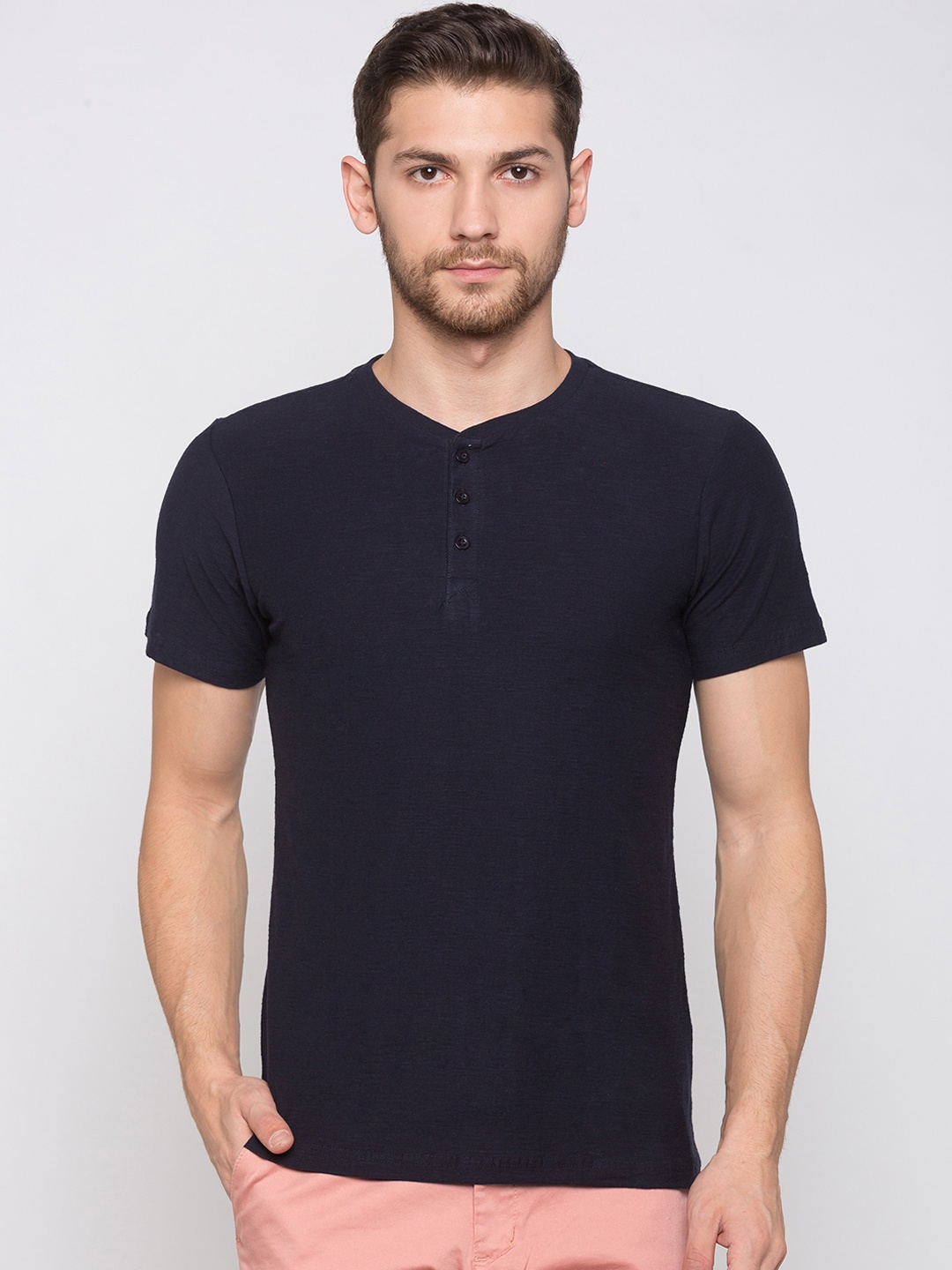

Globus Men Navy Blue Solid Henley Neck T-shirt