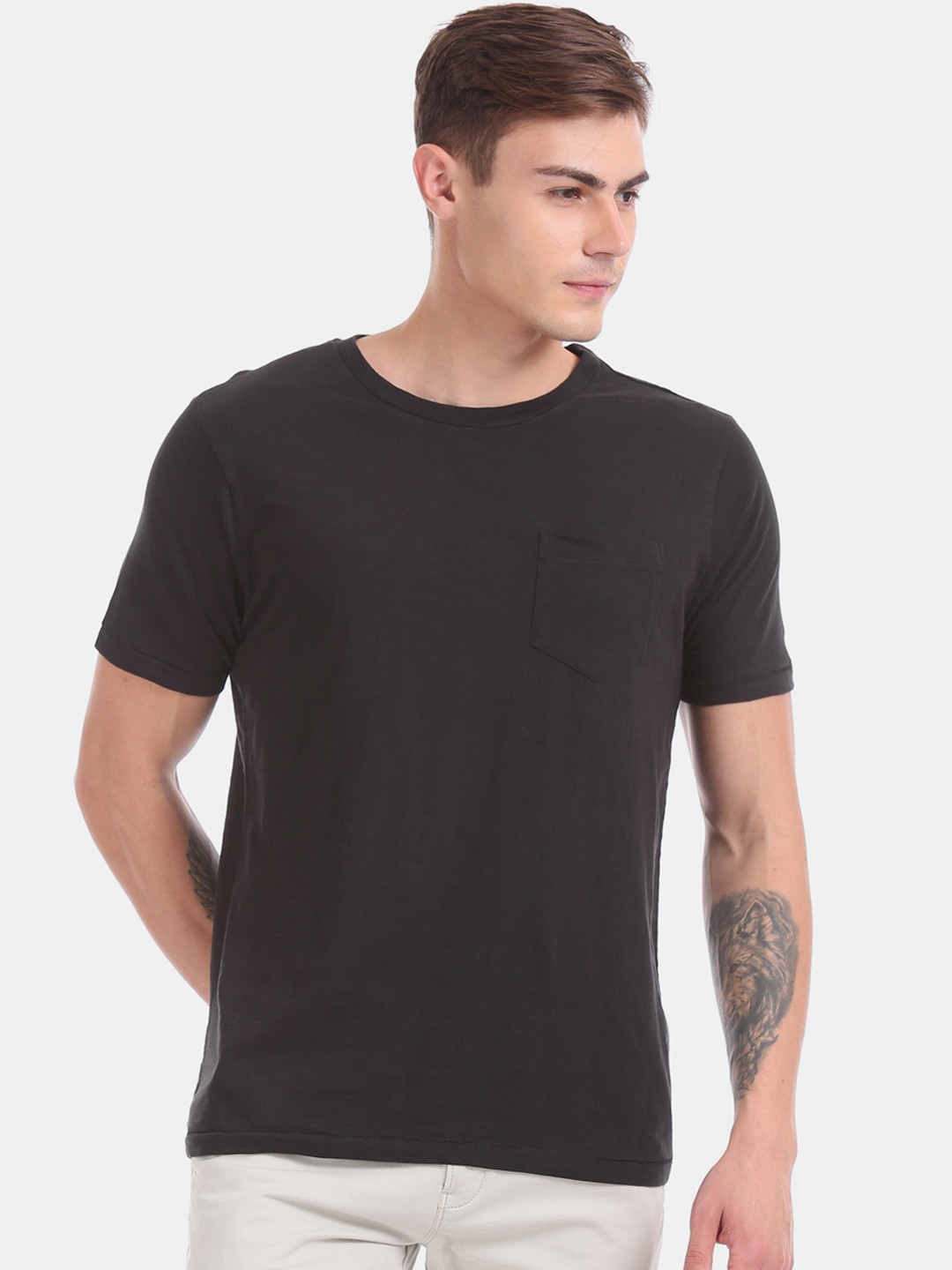 

Aeropostale Men Black Solid Round Neck Pure Cotton T-shirt