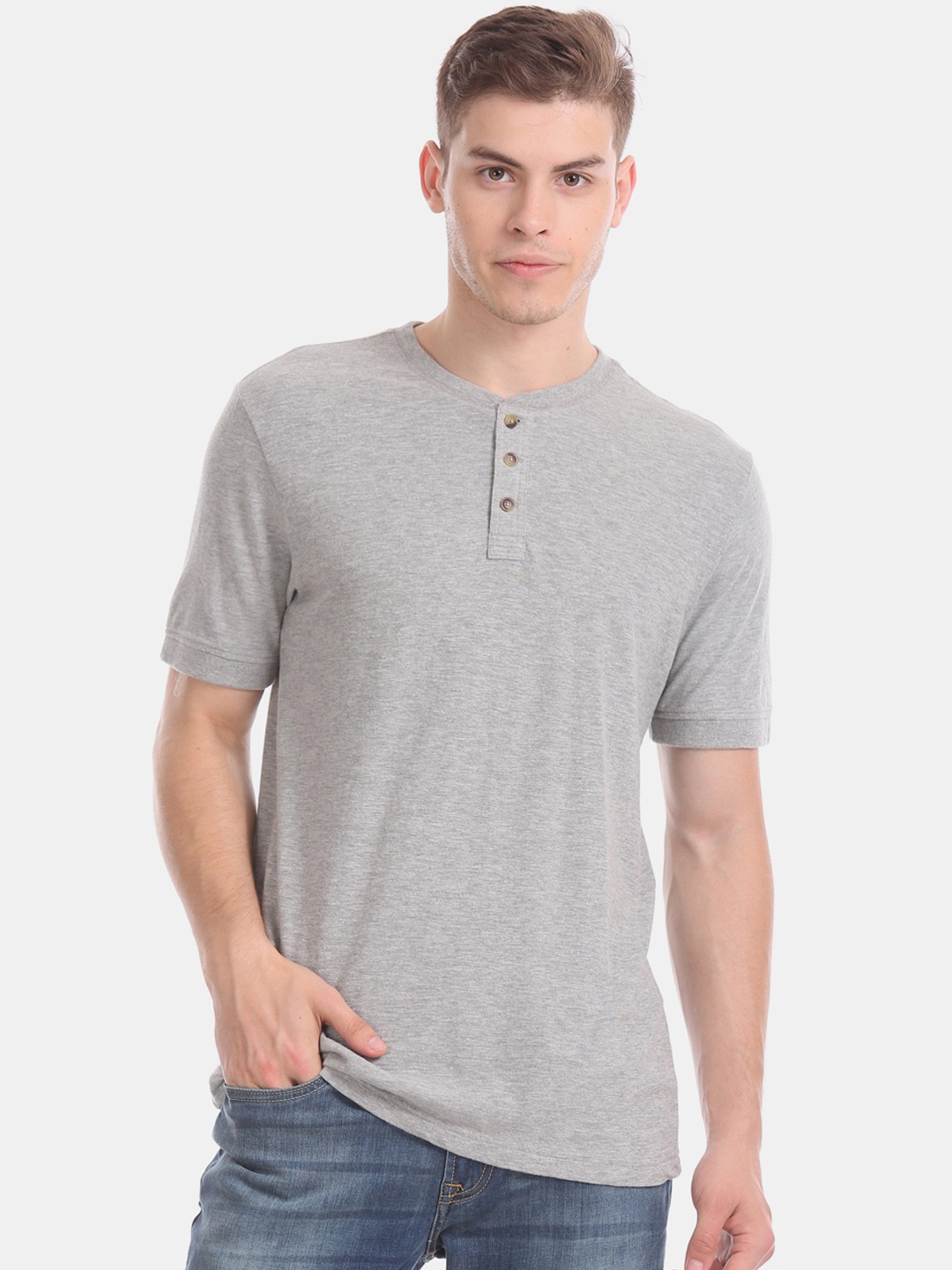 

Aeropostale Men Grey Solid Henley Collar T-shirt