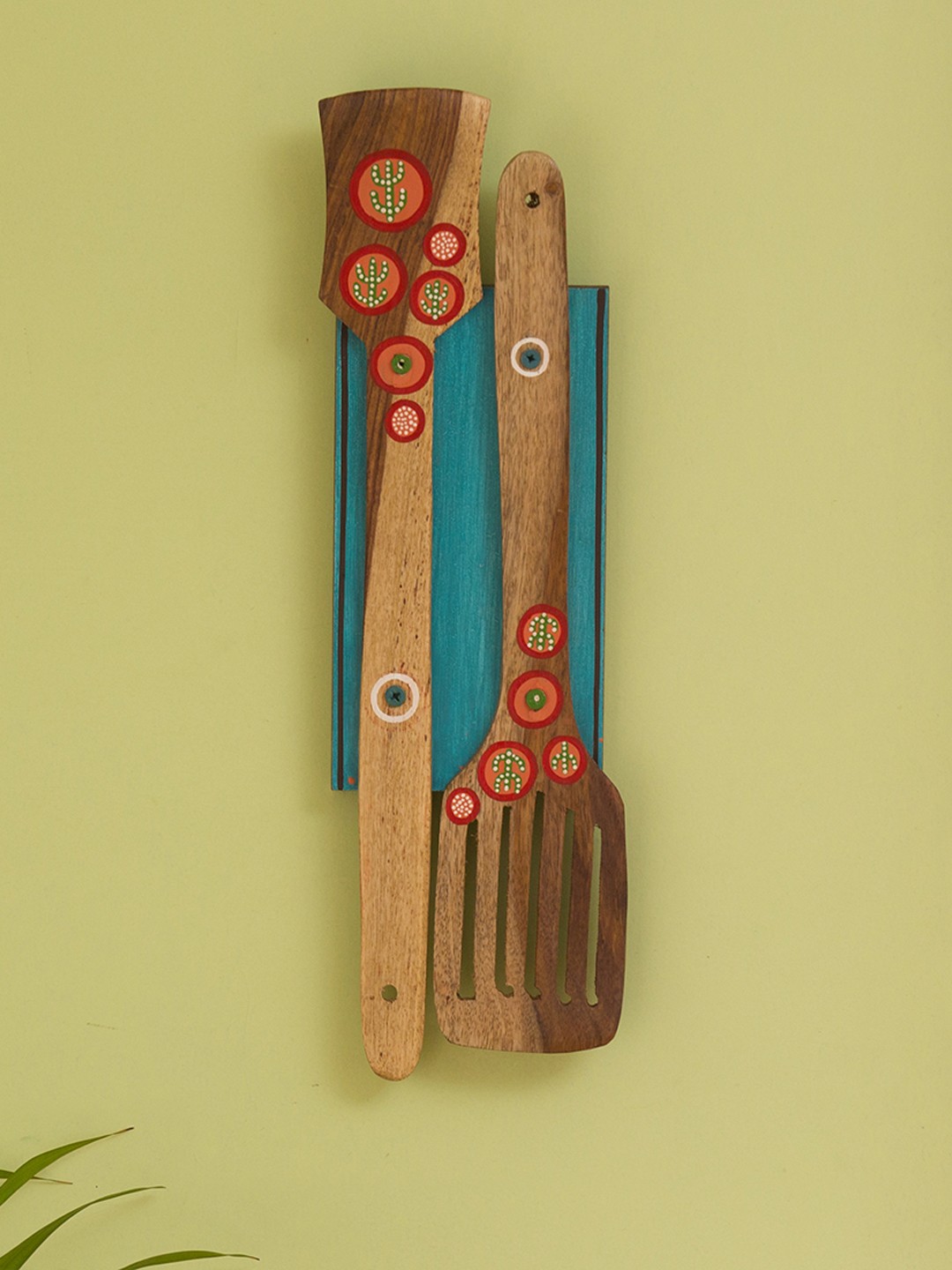 

ExclusiveLane Brown & Turquoise Blue Spatulas Mango Pine Wooden Wall Hanging