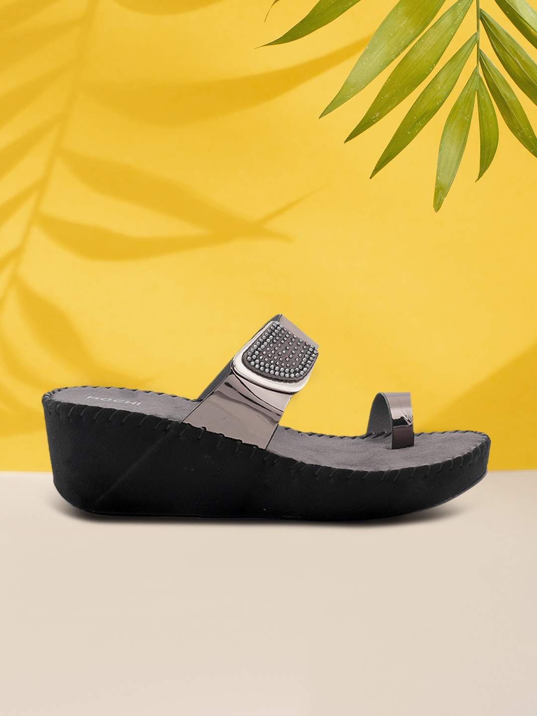 

Mochi Women Grey Solid Sandals