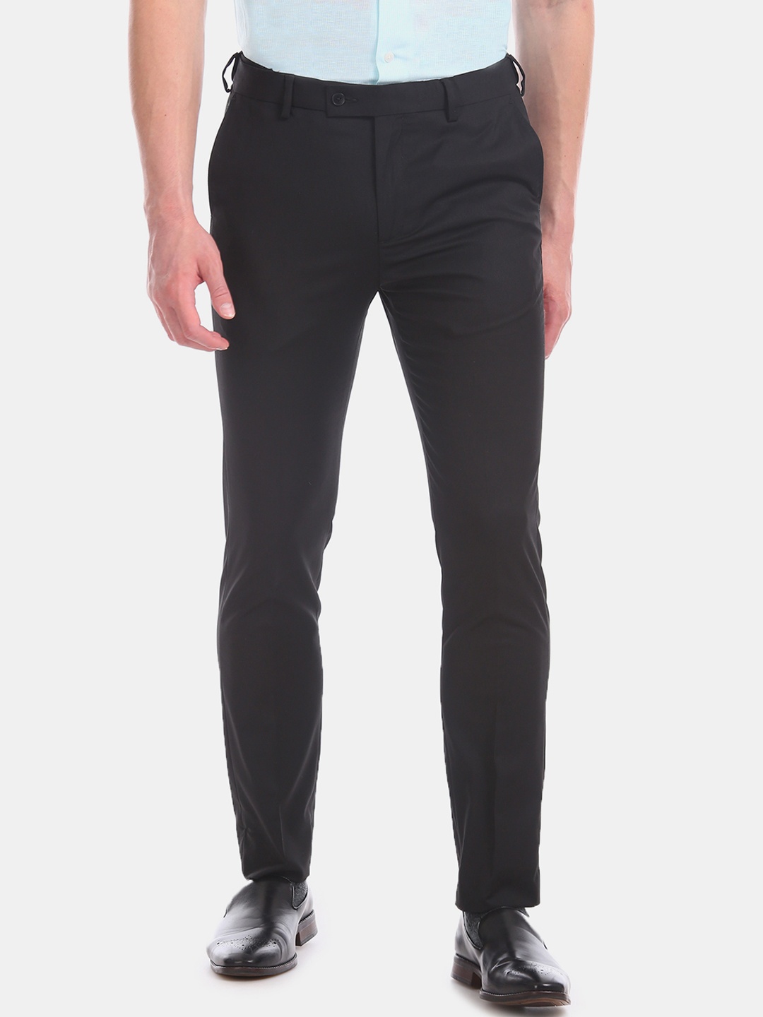 

Arrow Men Black Tapered Fit Solid Formal Trousers