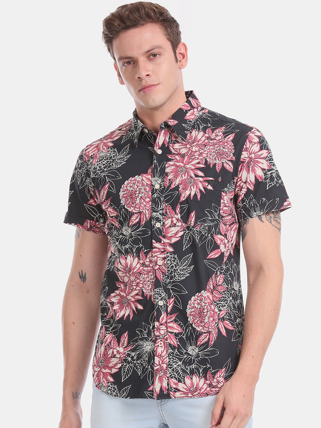 

Aeropostale Men Black & Pink Regular Fit Printed Casual Shirt