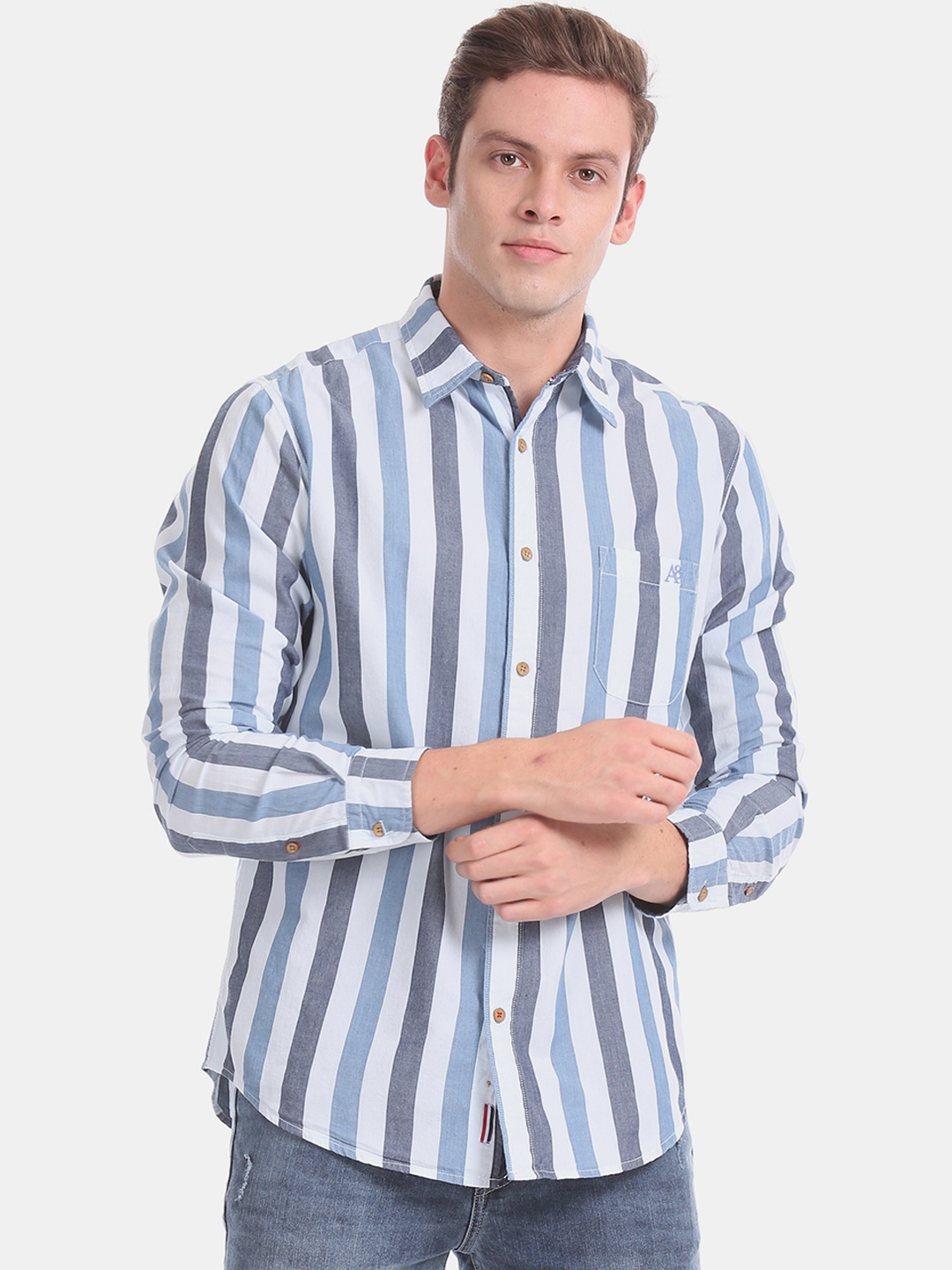 

Aeropostale Men Blue & White Regular Fit Striped Casual Shirt