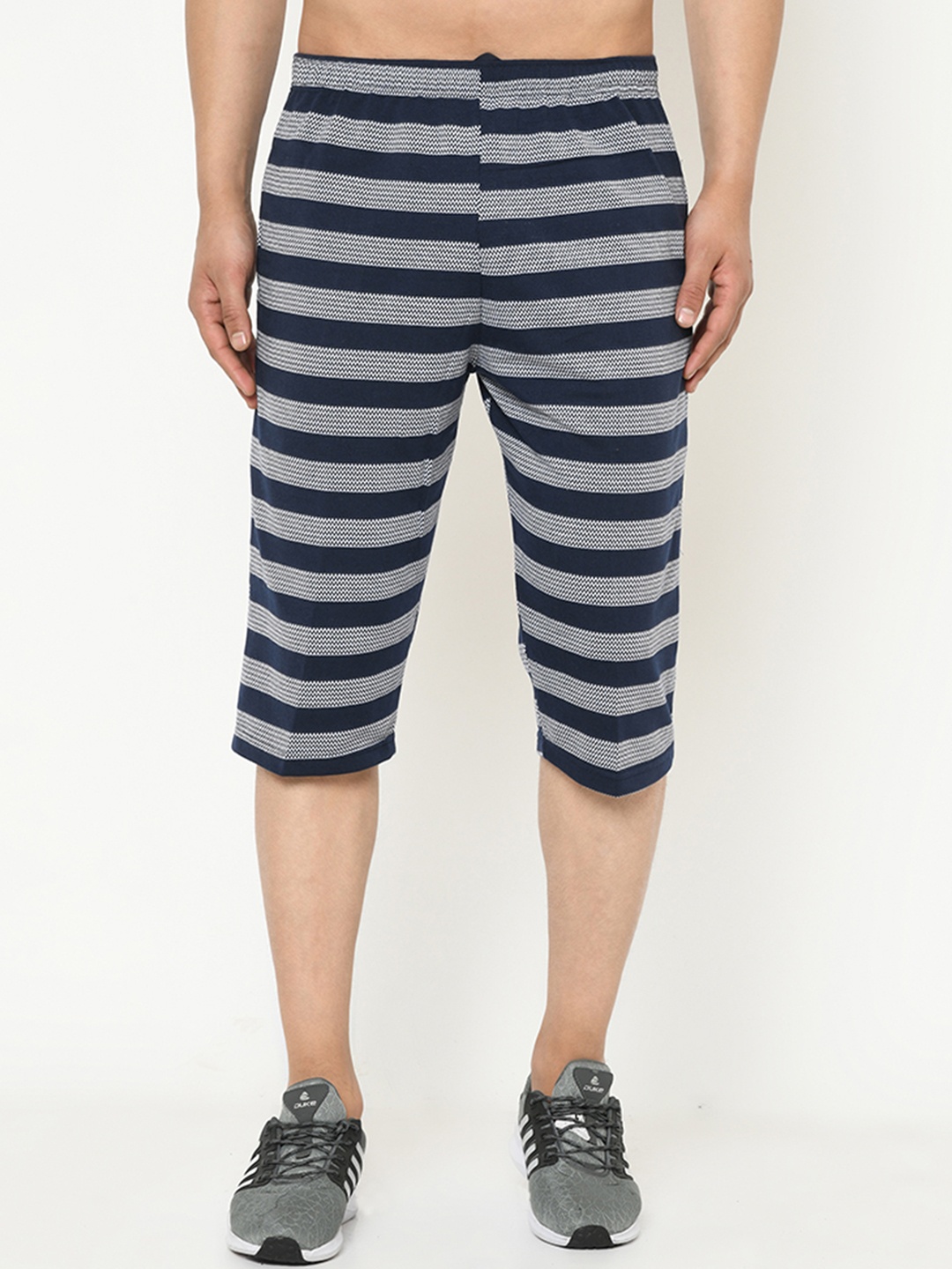 

VIMAL JONNEY Men Navy Blue & White Striped Three-Fourth Length Trousers