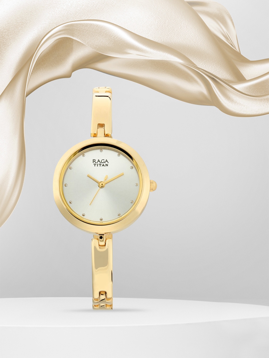 

Titan Women Silver-Toned Analogue Watch 2606YM04
