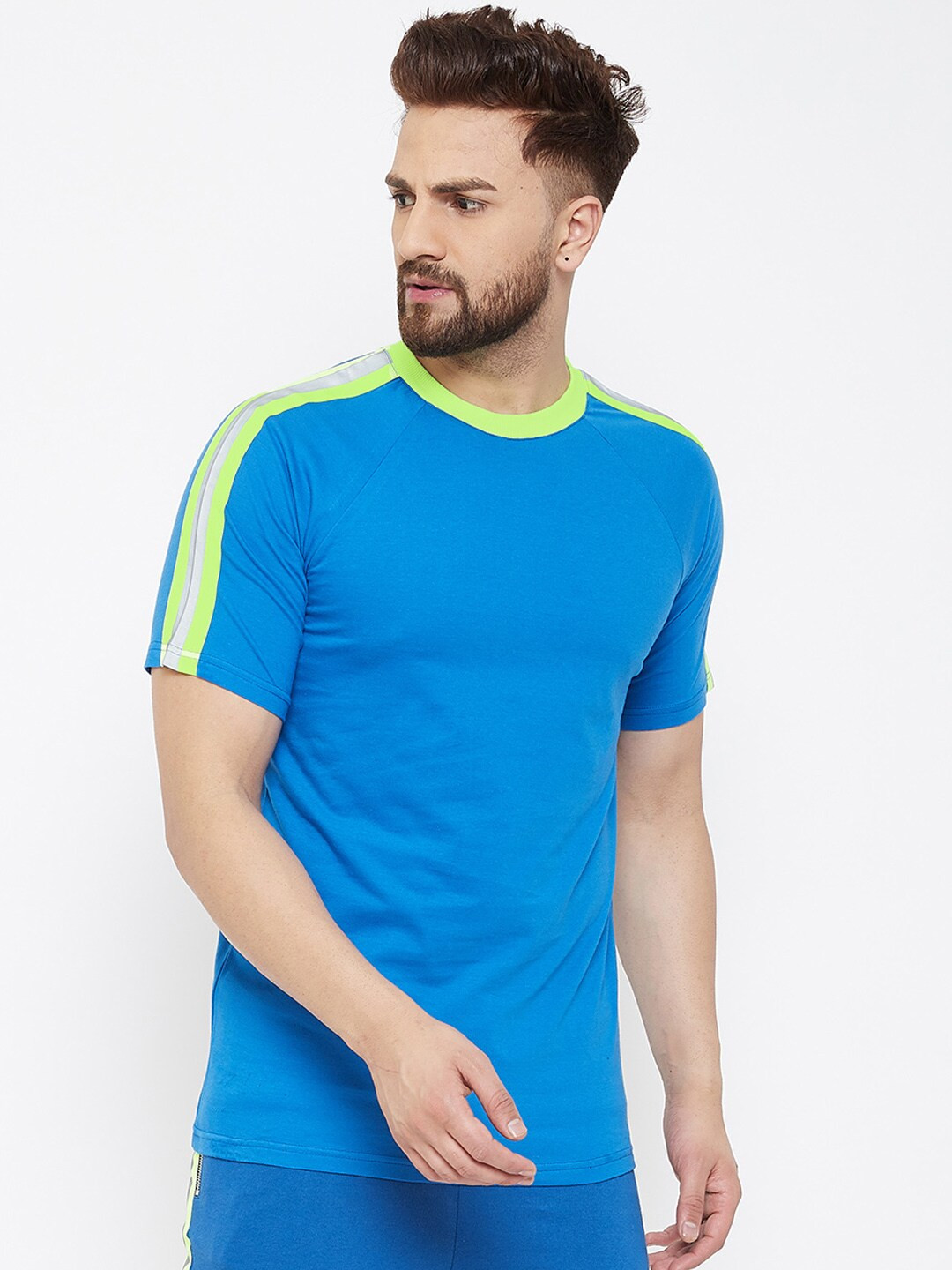 

FUGAZEE Men Blue & Fluorescent Green Reflective Striped Round Neck T-shirt
