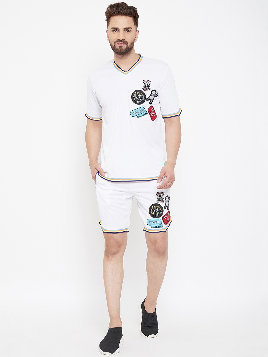 

FUGAZEE Men White Solid Mesh Tatooed Taped T-shirt & Shorts Set