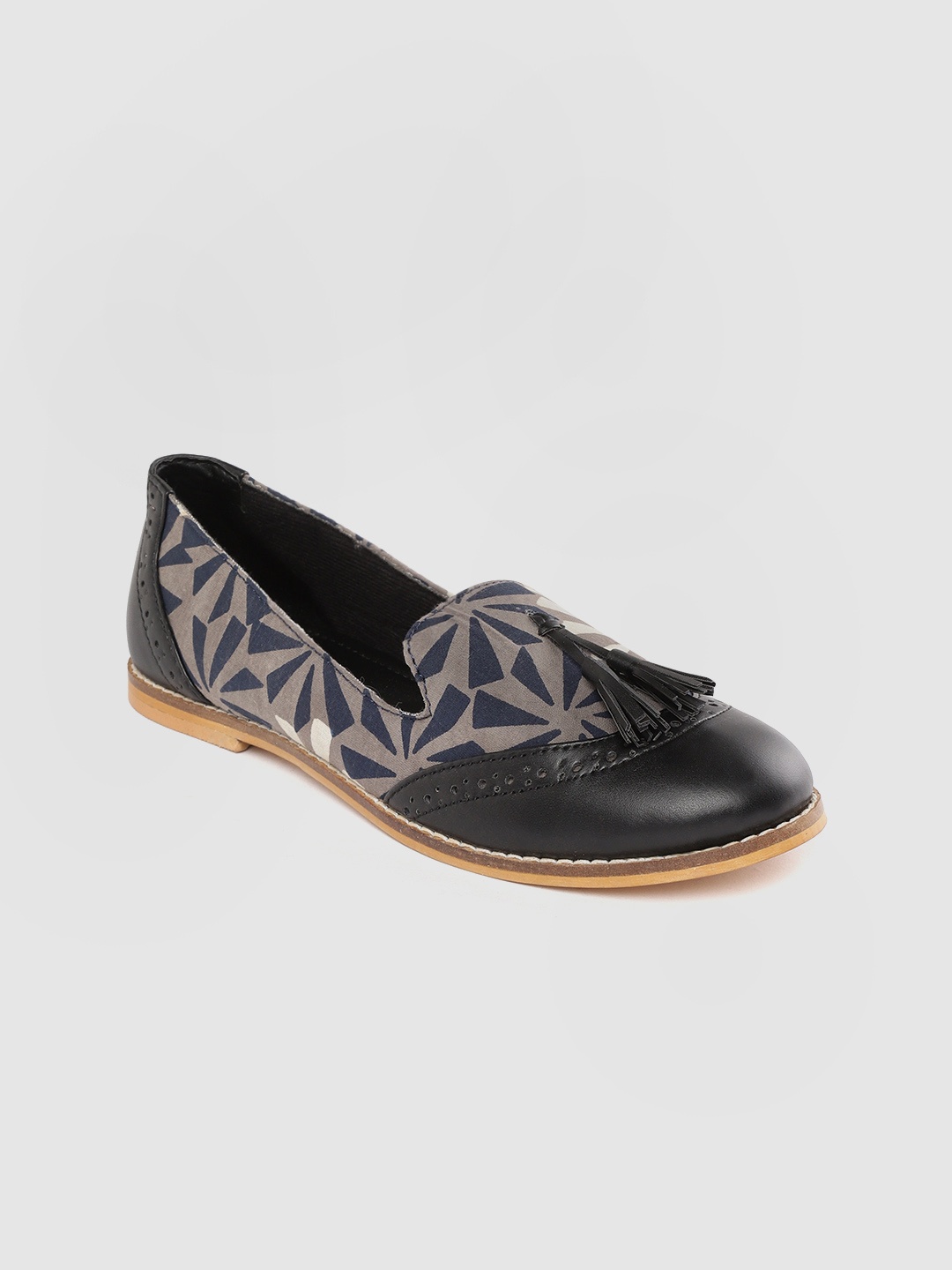 

Ekta Women Black & Taupe Bagru Print Handcrafted Tasselled Loafers