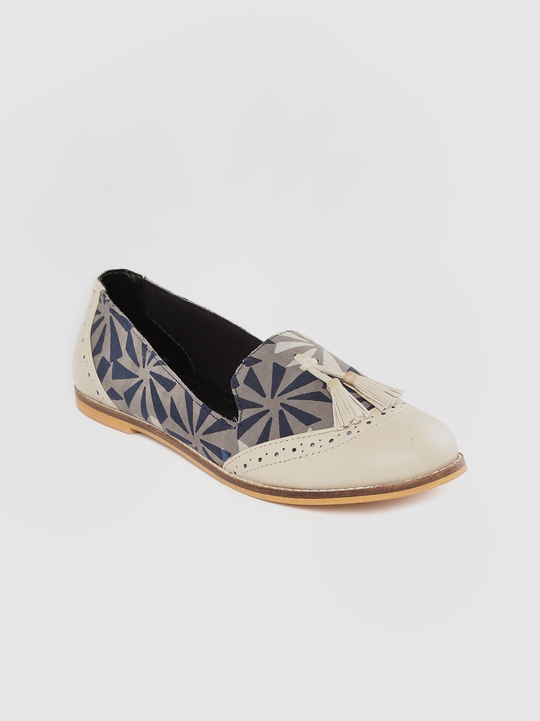 

Ekta Women Off-White & Taupe Bagru Print Handcrafted Tasselled Loafers