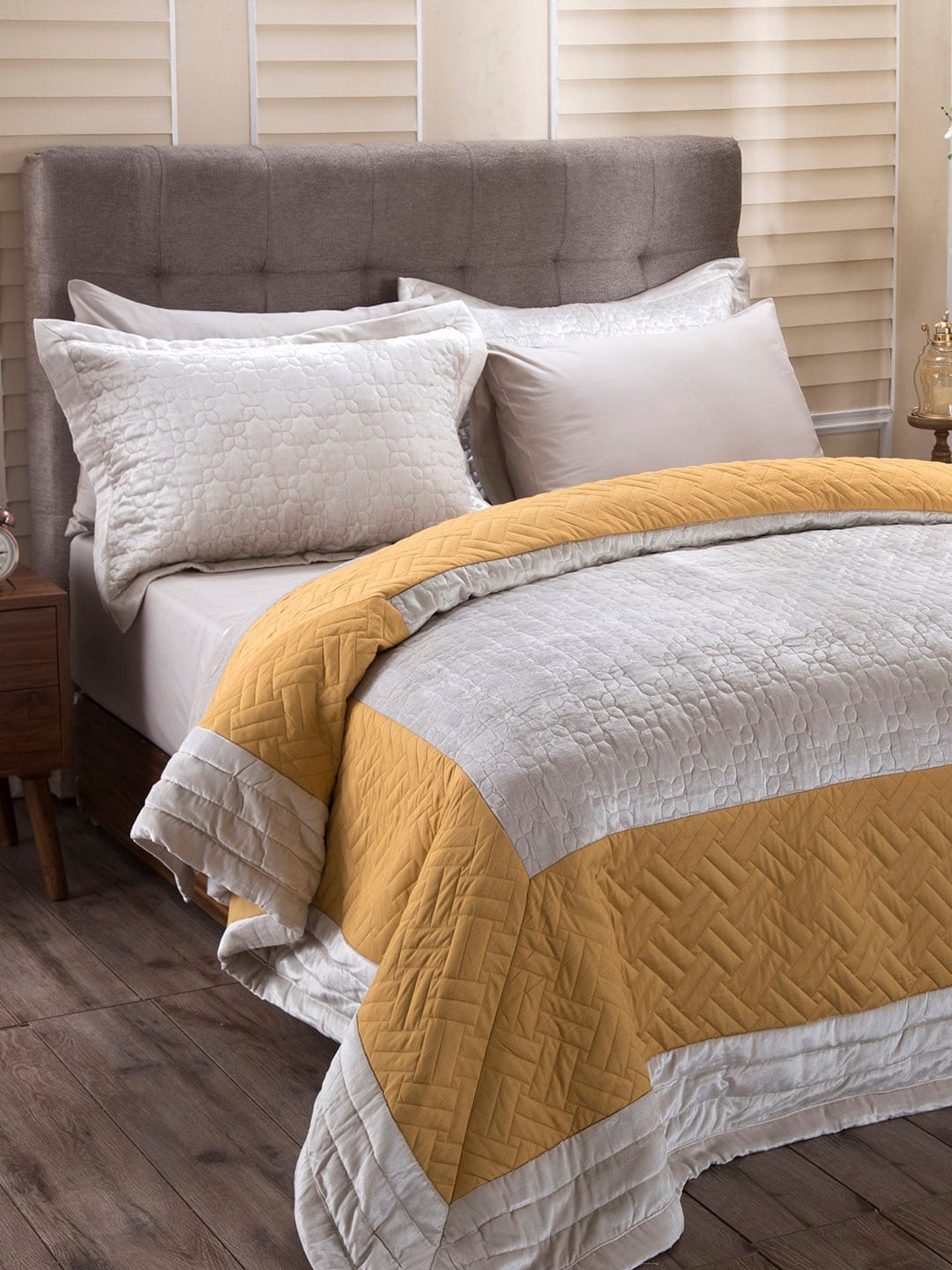 

MASPAR Yellow & Off-White Colourblocked AC Room 300 GSM Double Bed Quilt