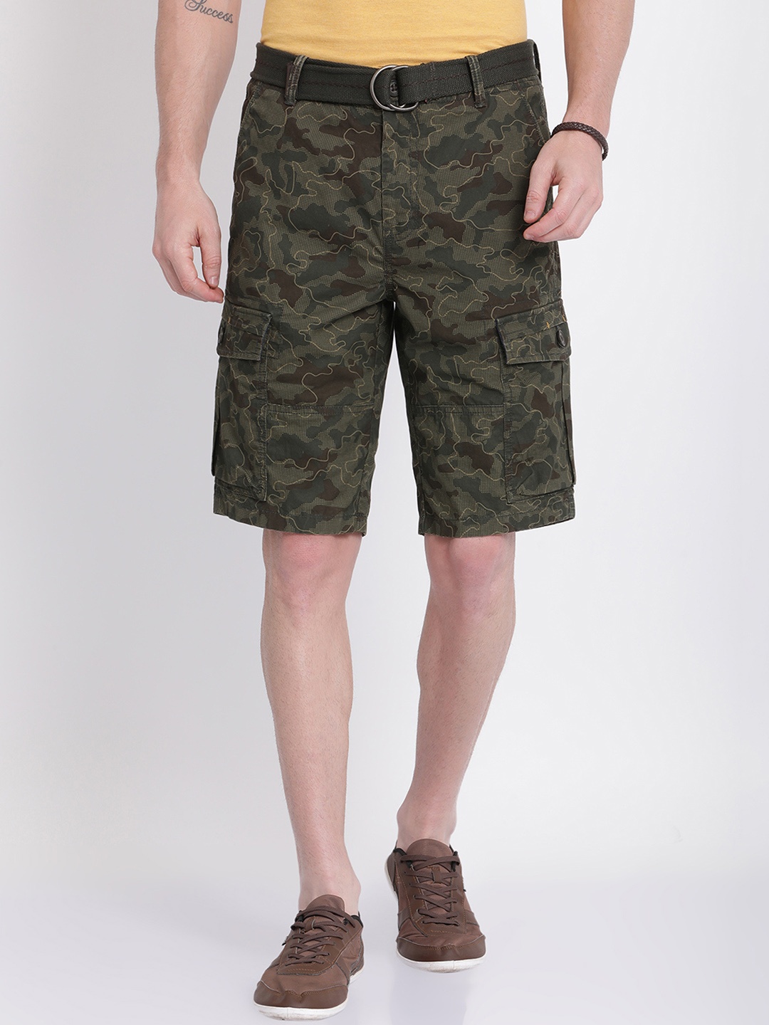 

t-base Men Olive Green Camouflage Printed Regular Fit Cargo Shorts