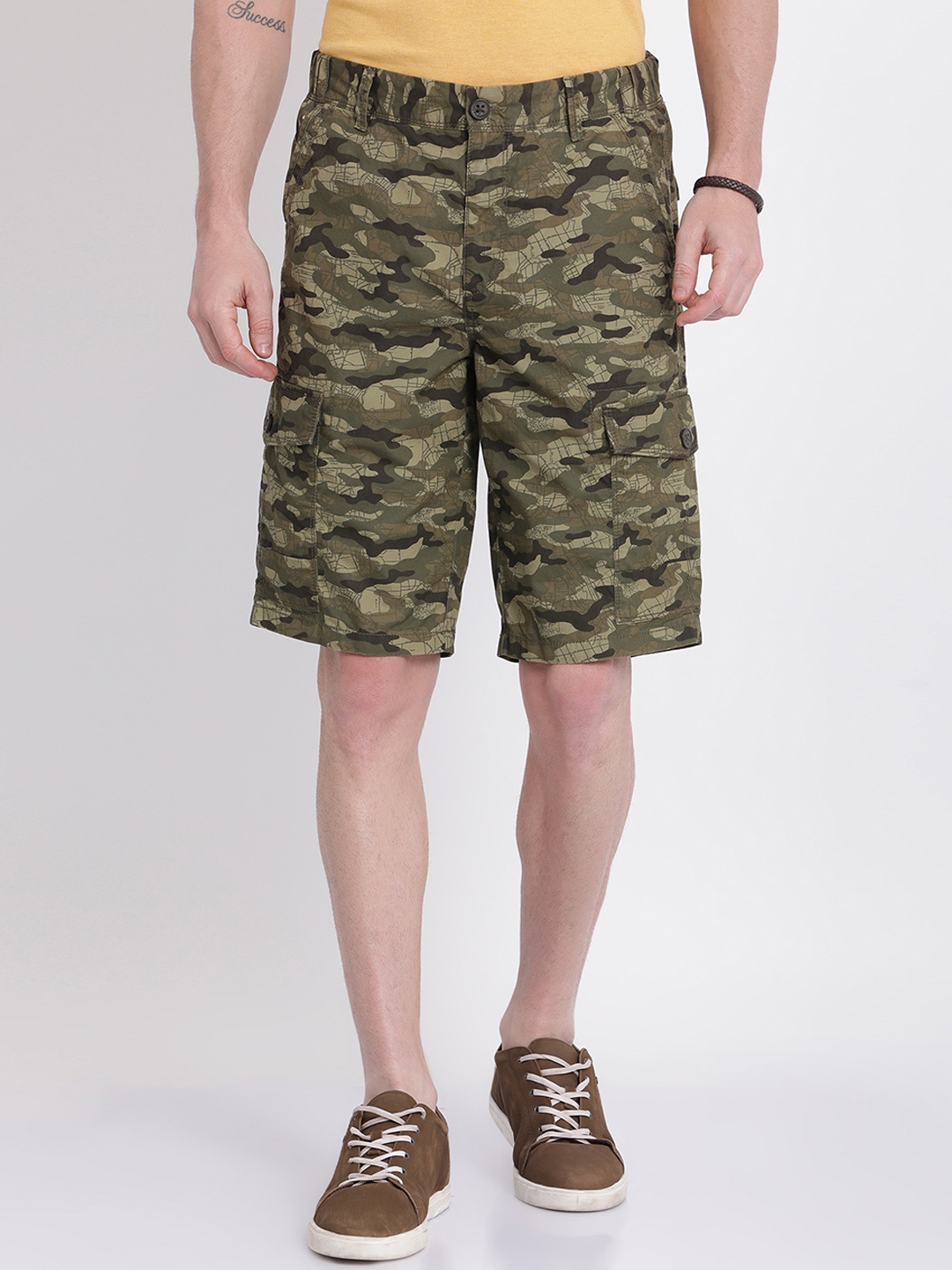 

t-base Men Olive Green Camouflage Printed Regular Fit Cargo Shorts