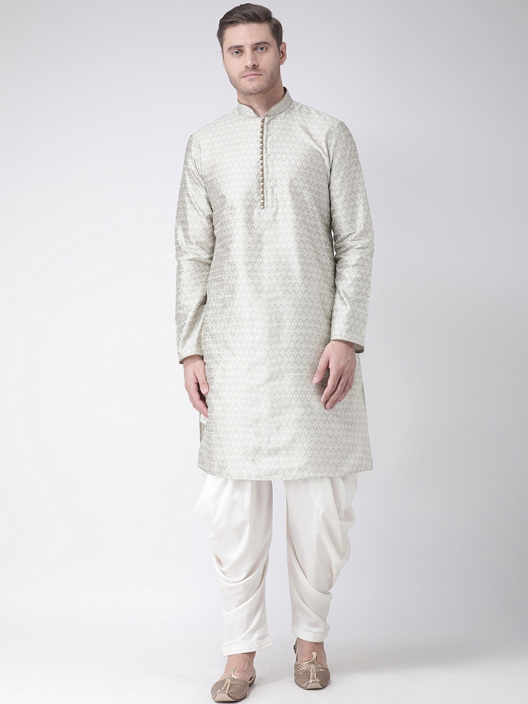 

Chitwan Mohan Men Grey & White Self Design Kurta with Salwar