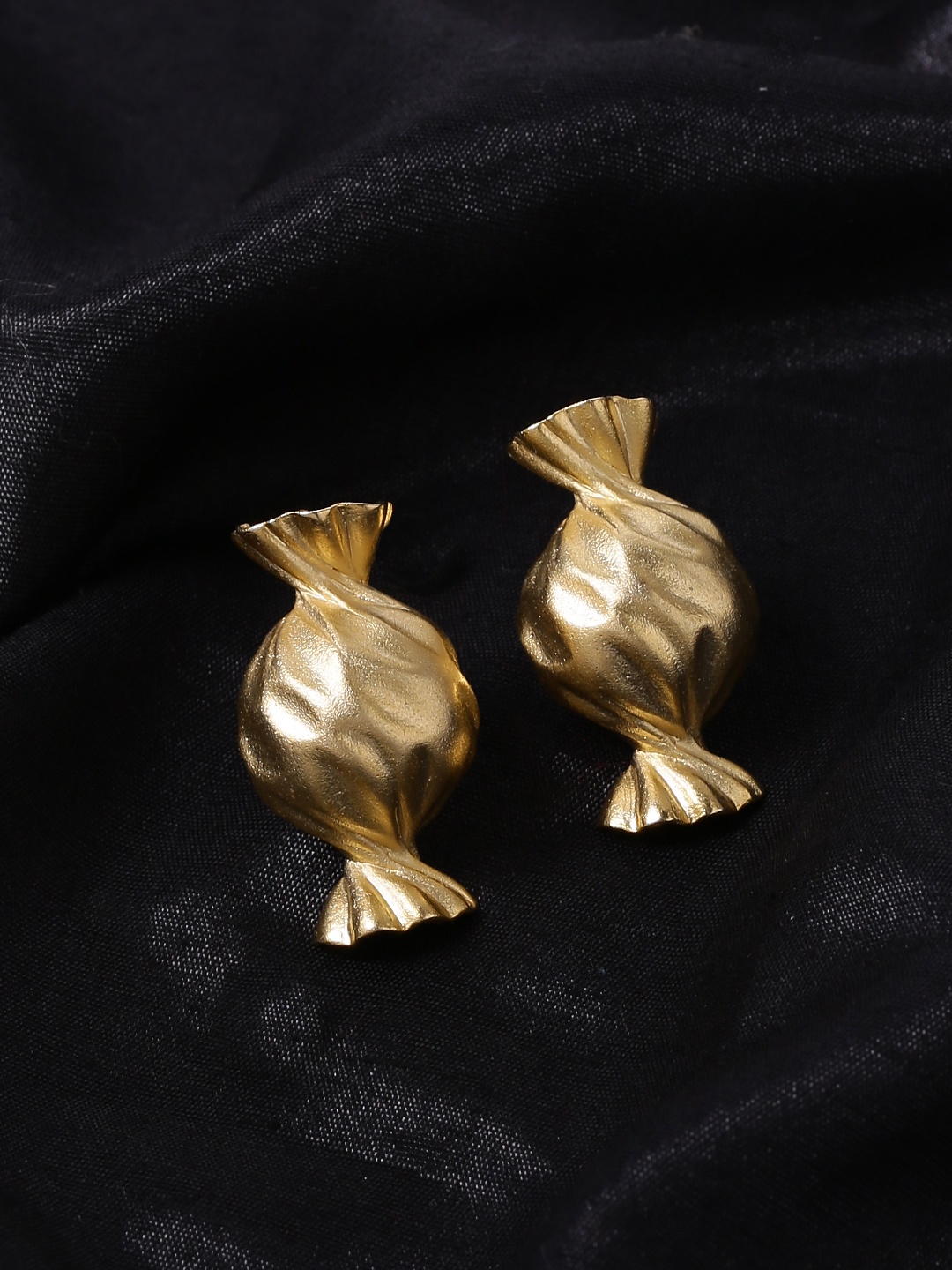 

Shoshaa Gold-Plated Quirky Drop Earrings