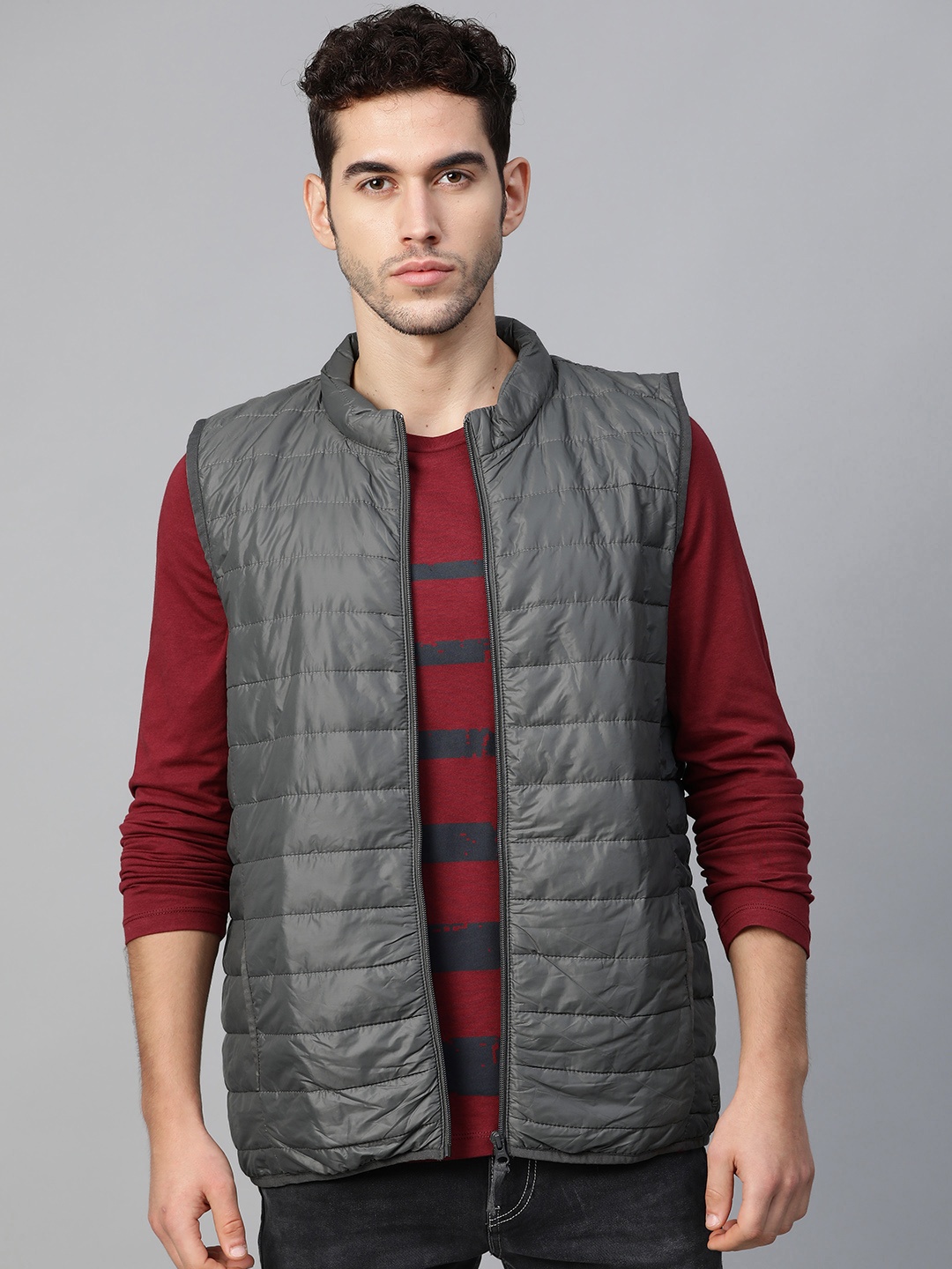 

Roadster Men Grey Packable Hooded Puffer Jacket, Charcoal