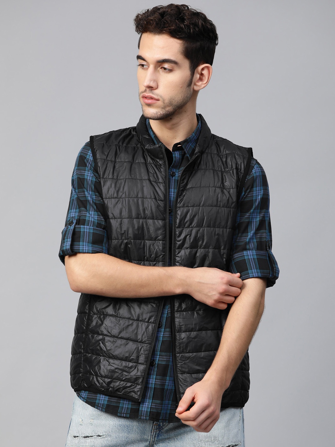 

Roadster Men Black Packable Hooded Puffer Jacket