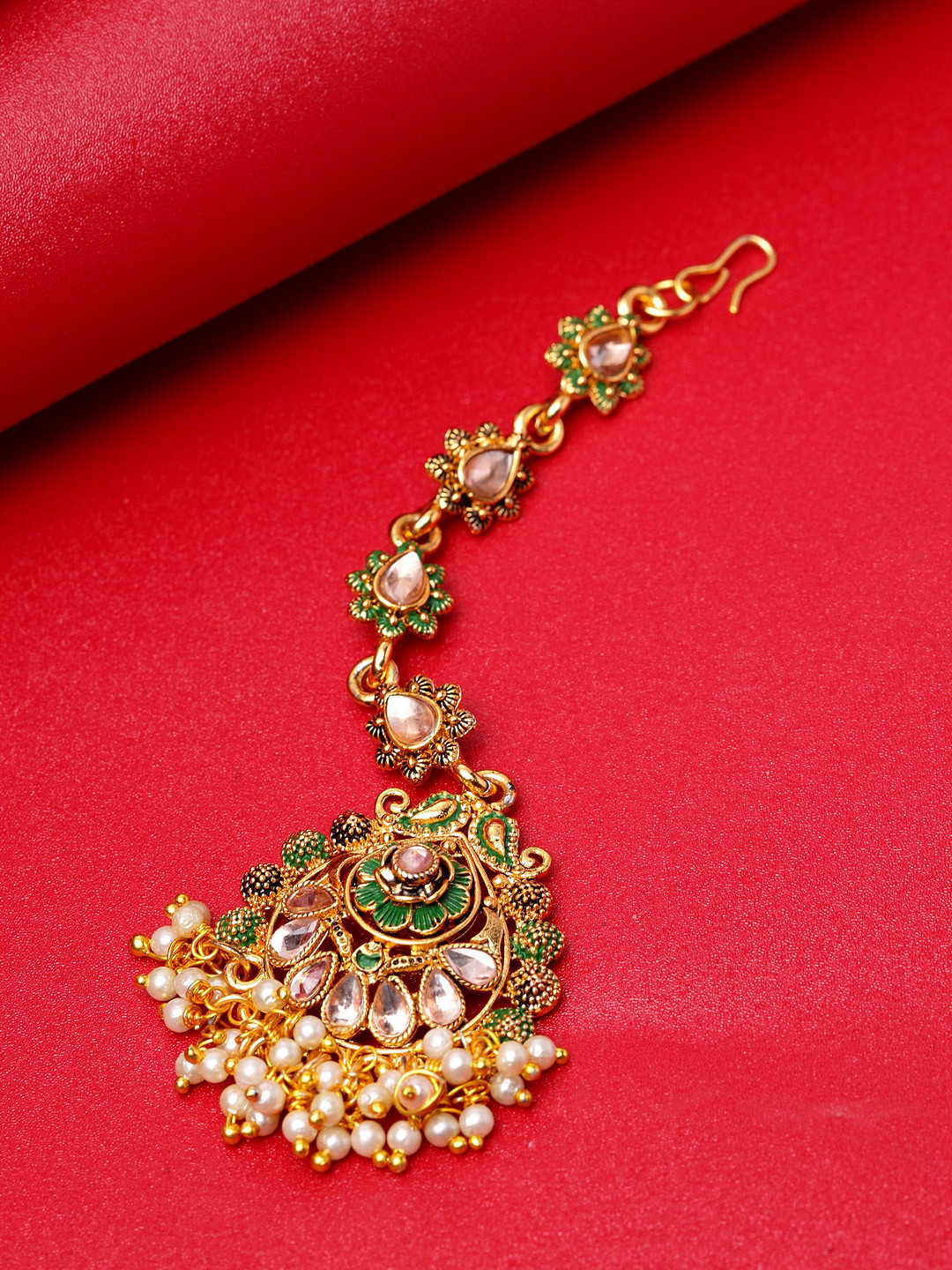 

ANIKAS CREATION Gold-Plated Green & White Kundan & Pearl Hand-Painted Maang Tikka