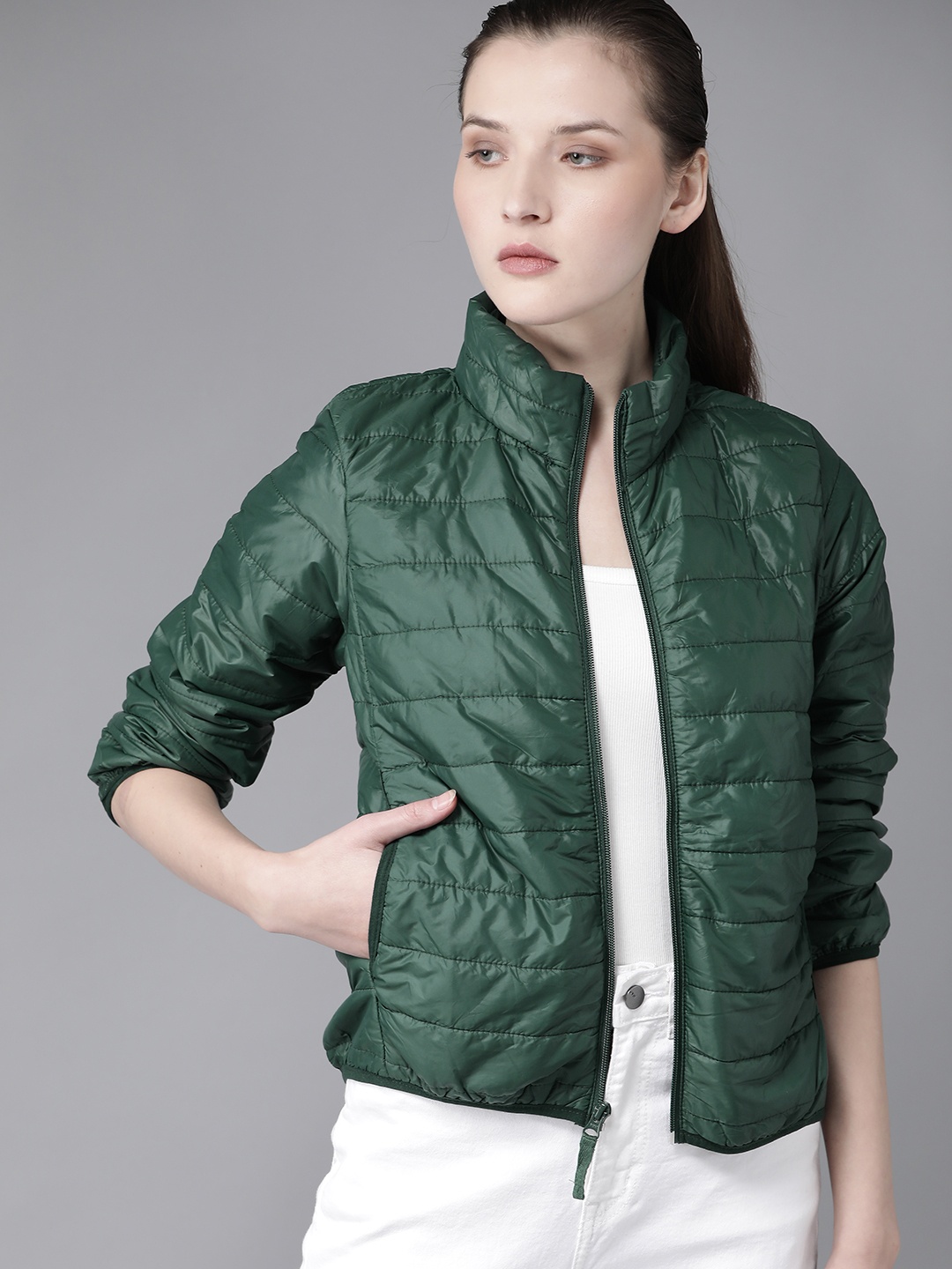 

Roadster Women Green Solid Lightweight Packable Jacket