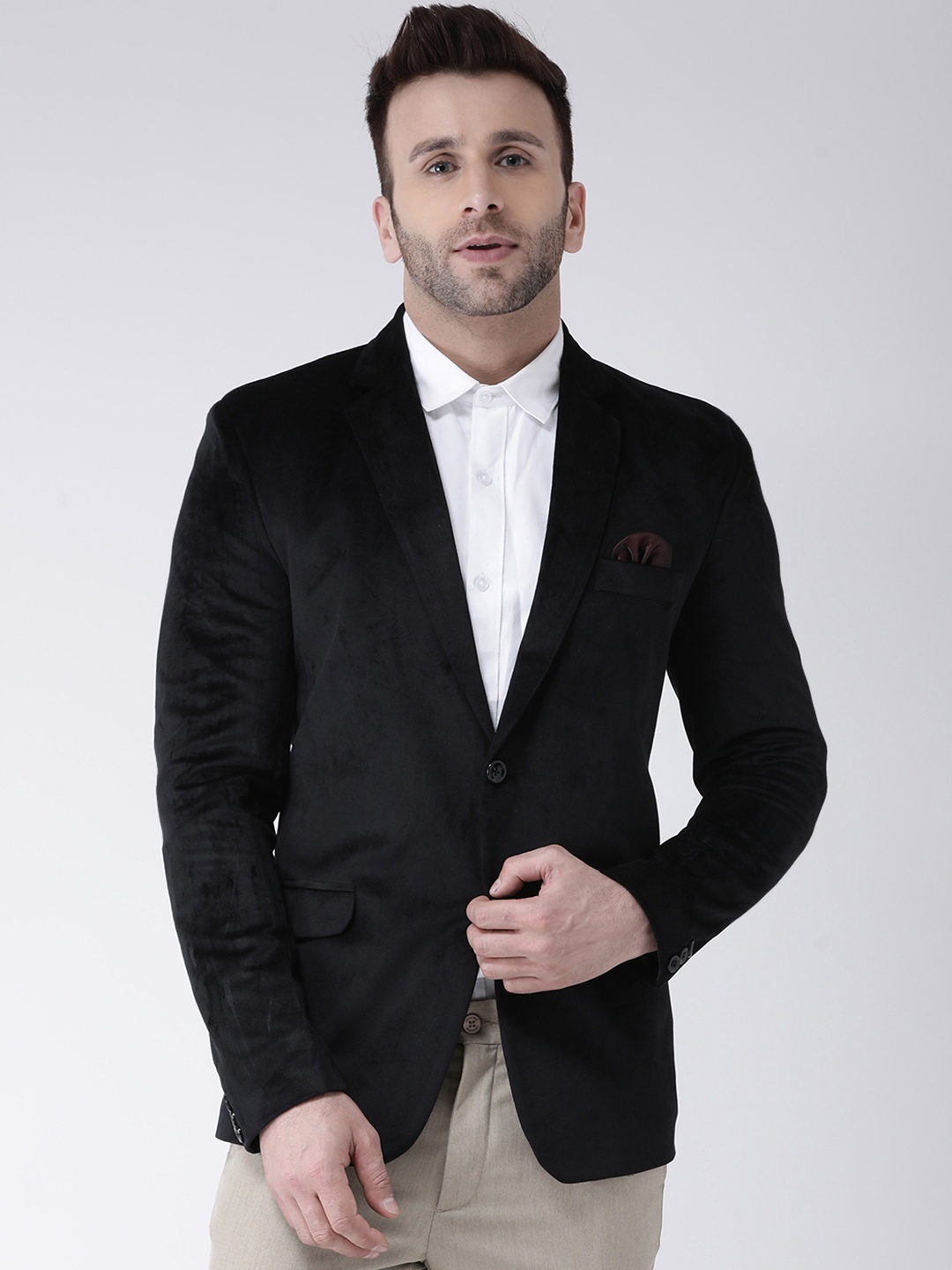 

Hangup Men Black Solid Velvet Single-Breasted Blazer