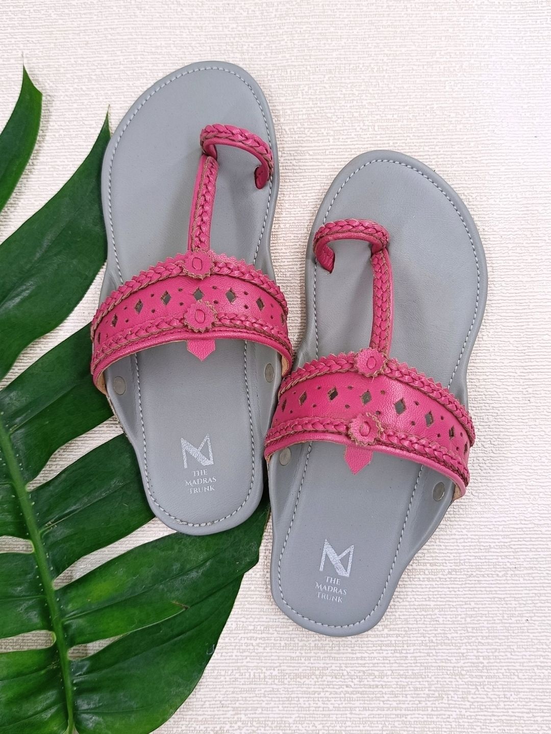 

THE MADRAS TRUNK Women Pink Woven Design Leather One Toe Flats