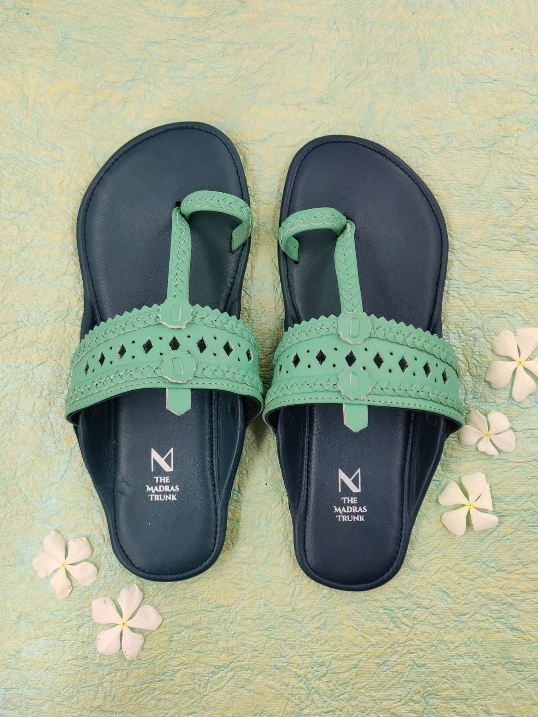 

THE MADRAS TRUNK Women One toe Kolhapuri Sandals, Sea green