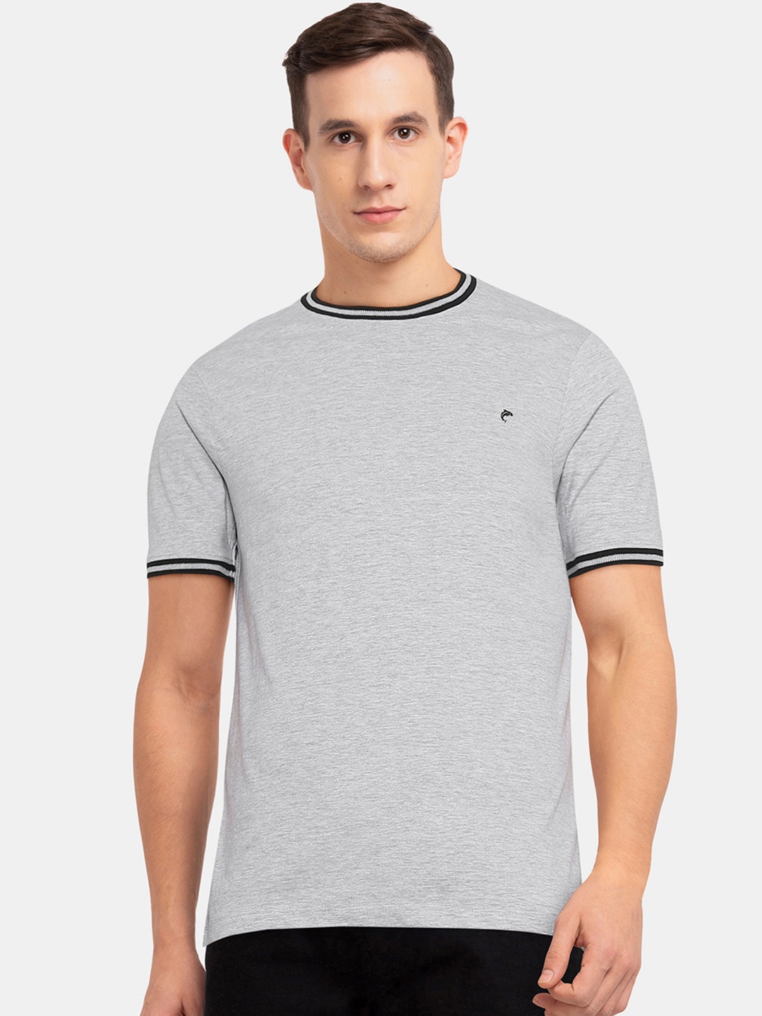 

Ruggers Men Grey Solid Round Neck T-shirt