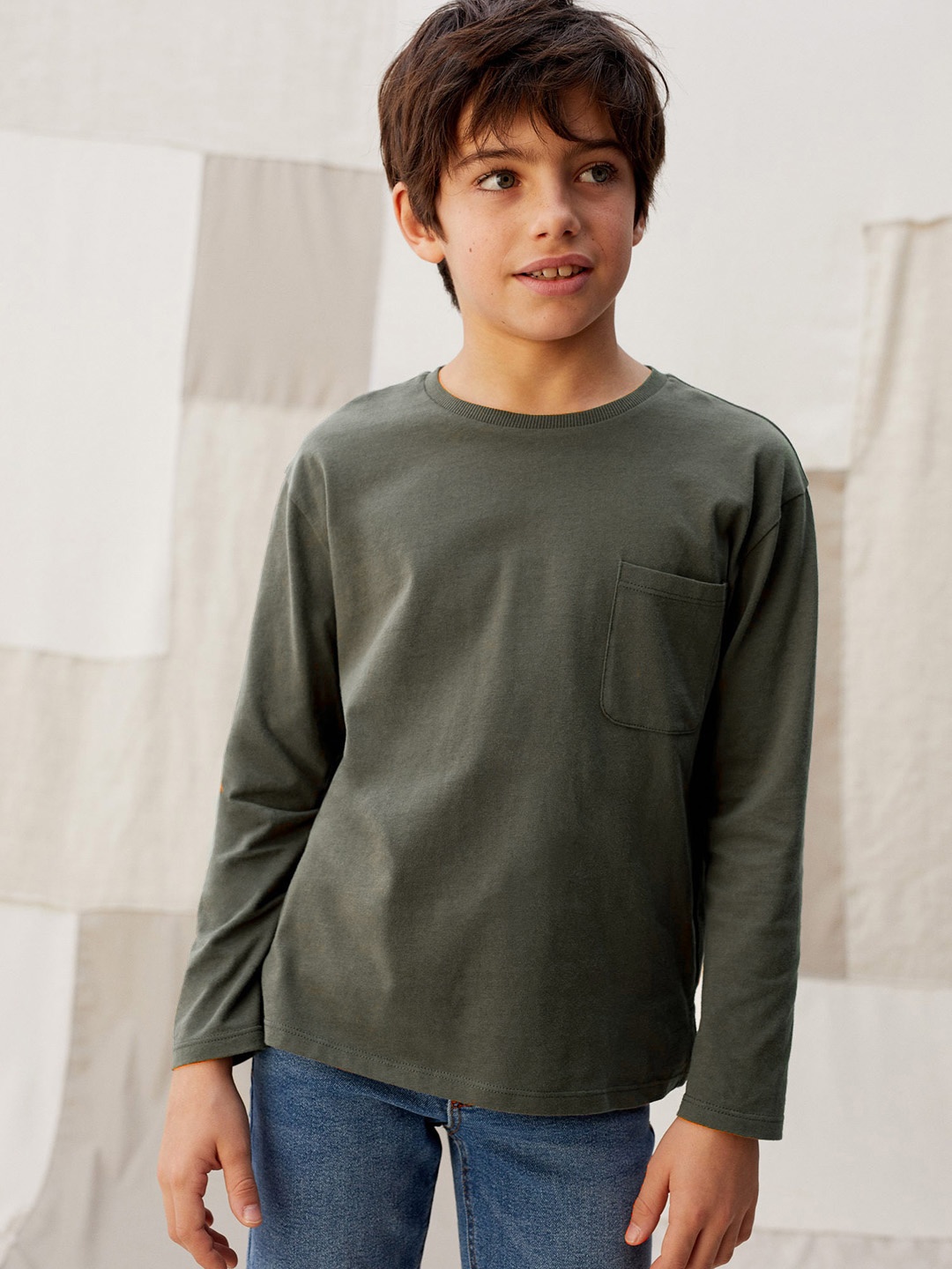 

Mango Kids Boys Olive Green Solid Round Neck T-shirt