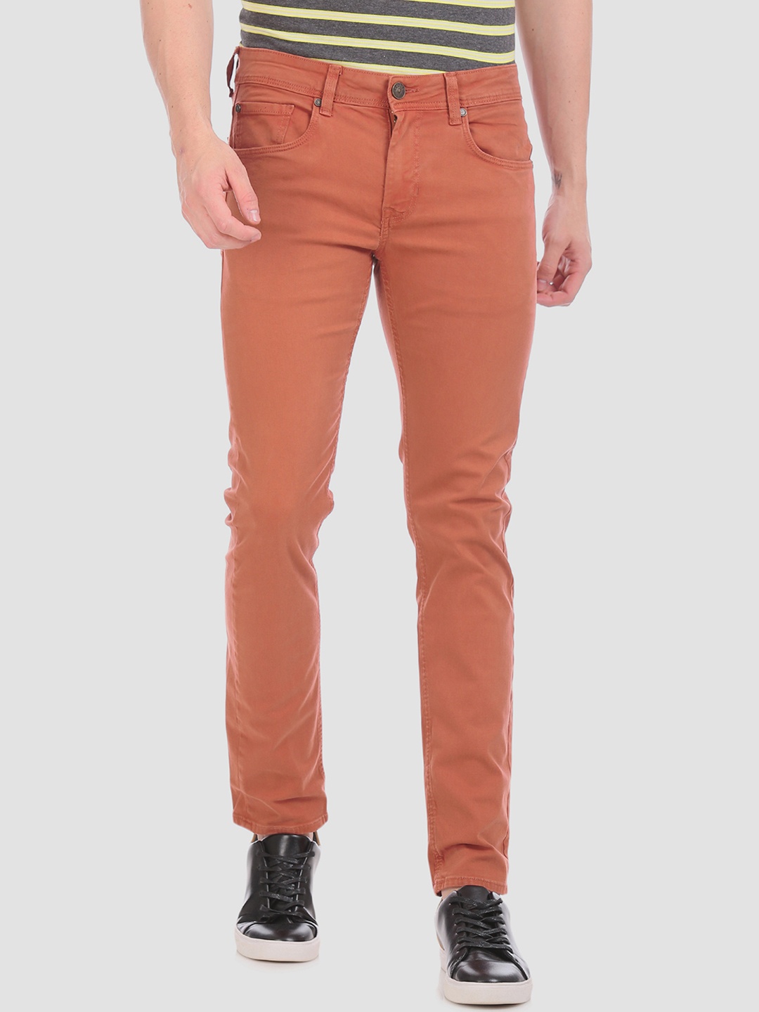

Colt Men Brown Slim Fit Mid-Rise Clean Look Jeans