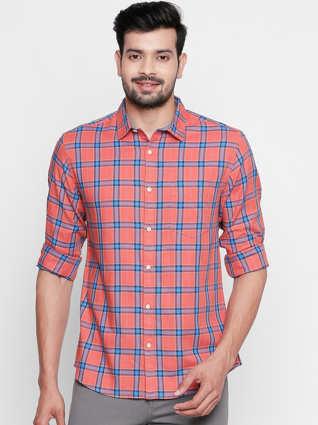 

BYFORD by Pantaloons Men Coral Red & Blue Slim Fit Checked Casual Shirt