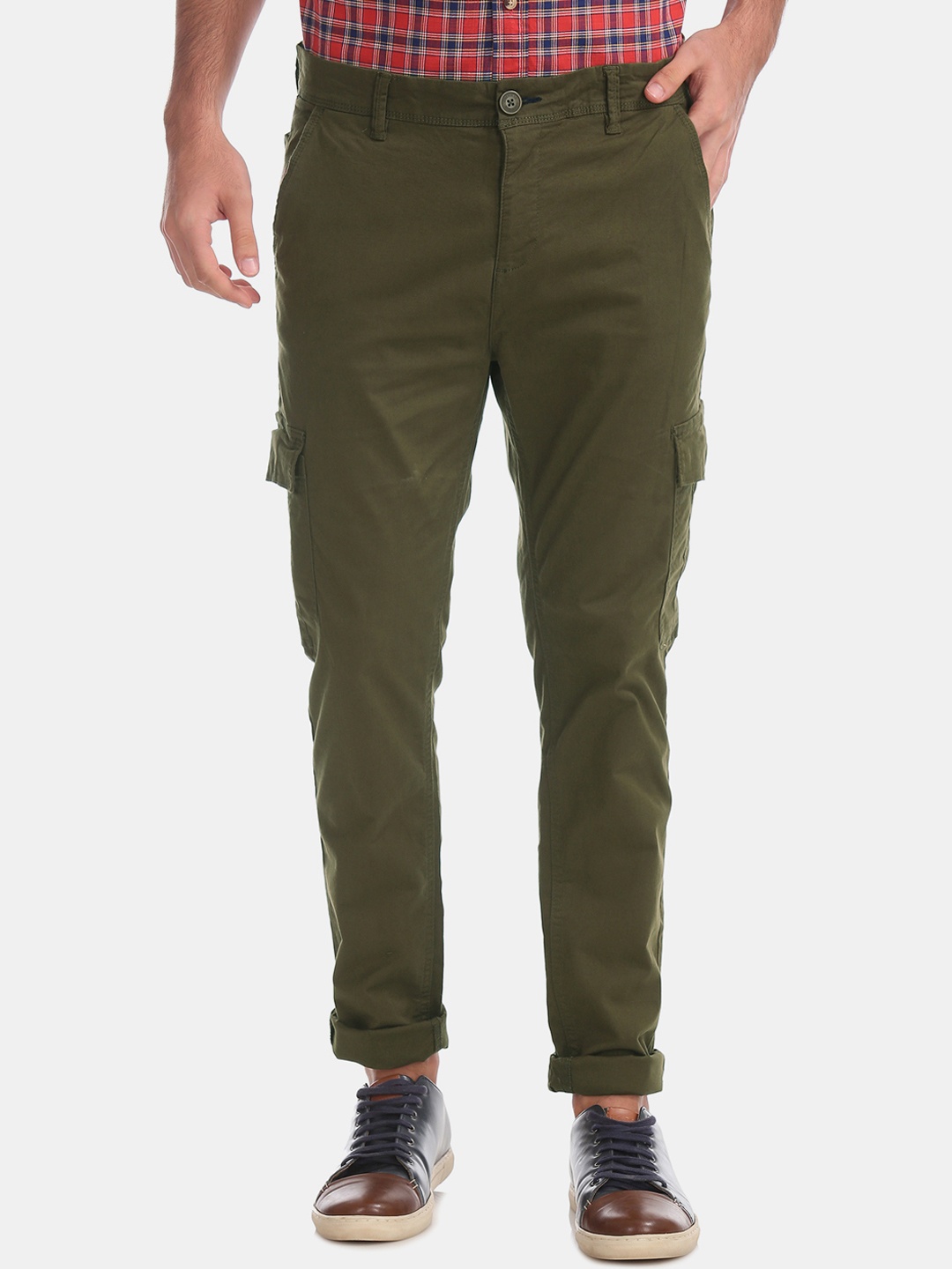 

Cherokee Men Olive Green Loose Fit Solid Cargos