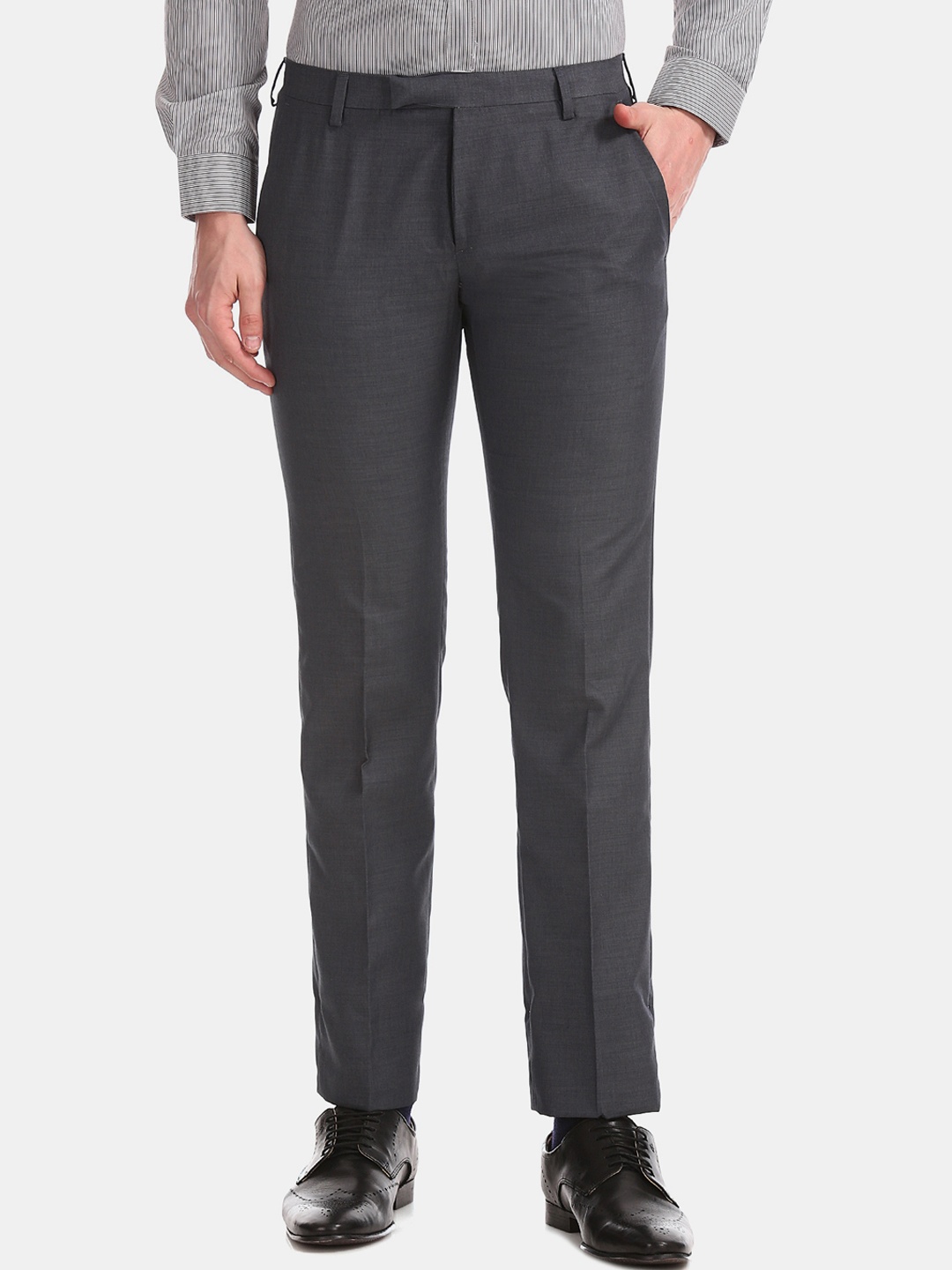 

Excalibur Men Grey Regular Fit Solid Formal Trousers