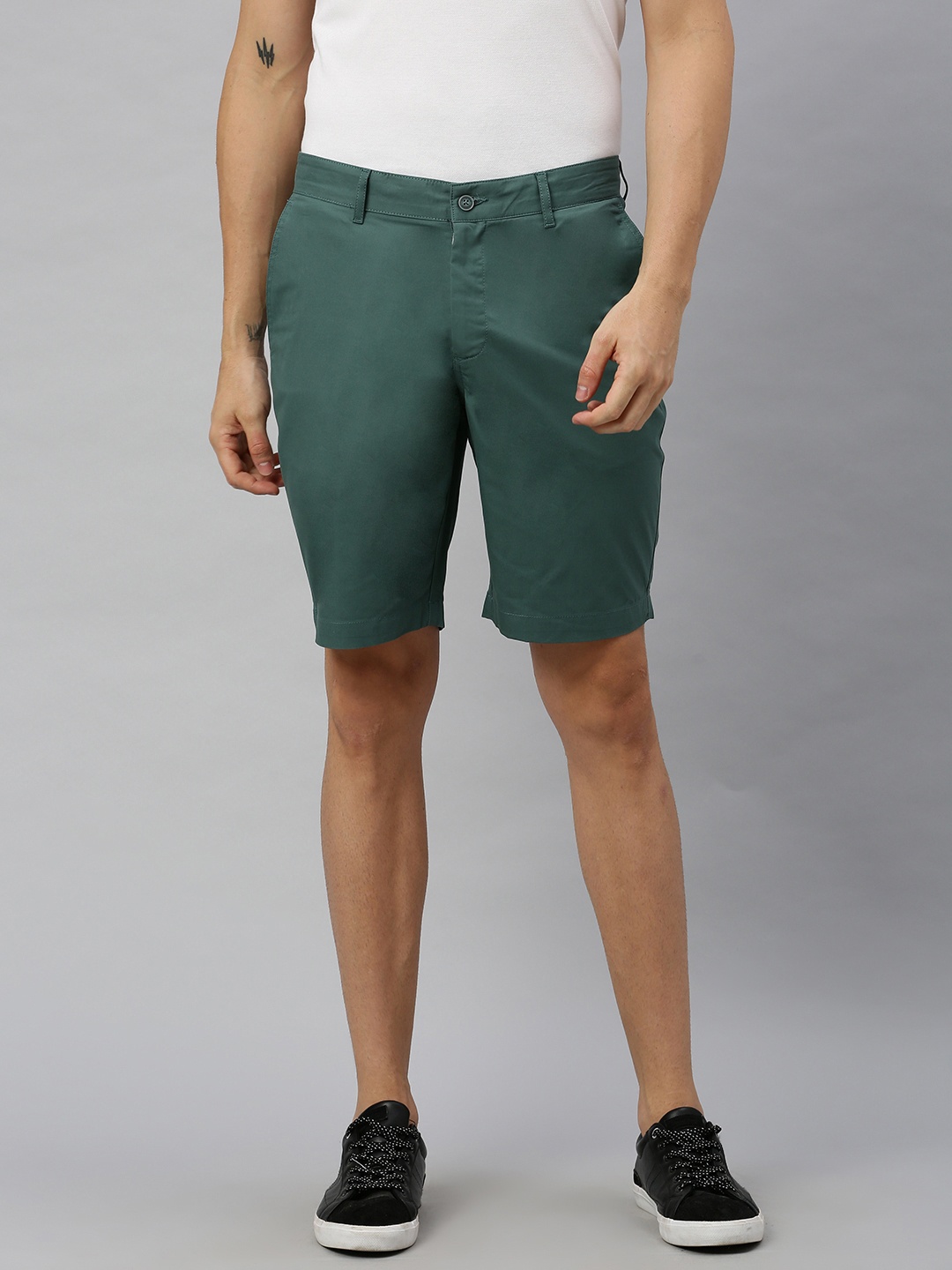 

Blackberrys Men Green Solid Bs-10 Slim Fit Regular Shorts