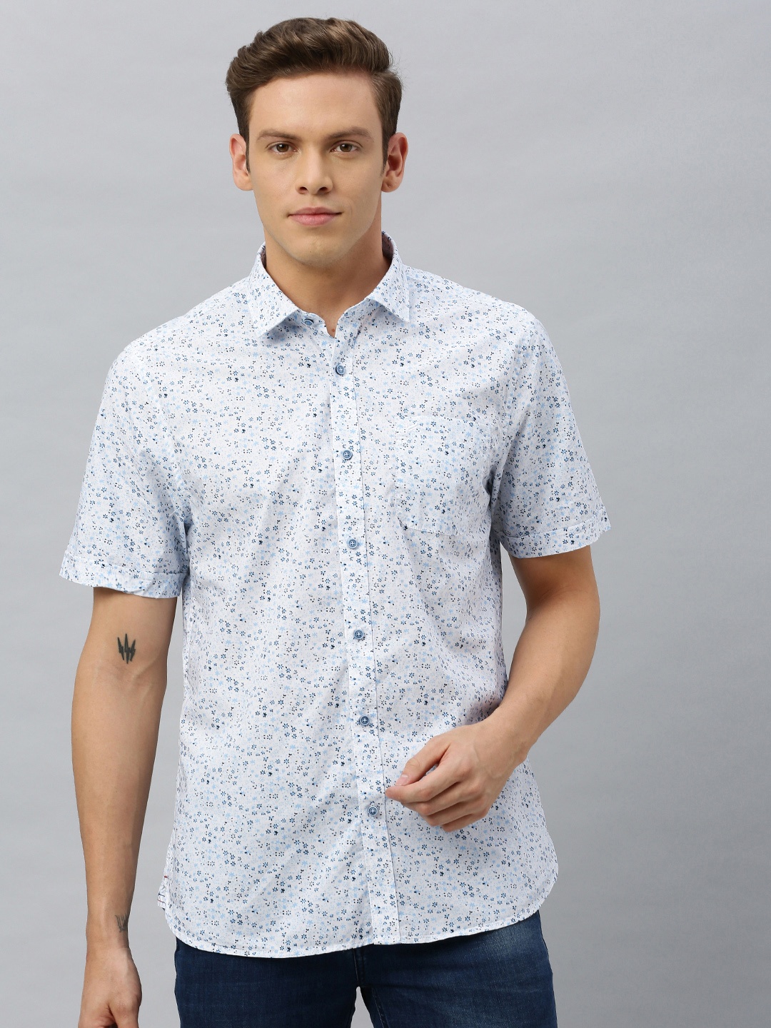 

Blackberrys Men White & Blue Slim Fit Printed Casual Shirt