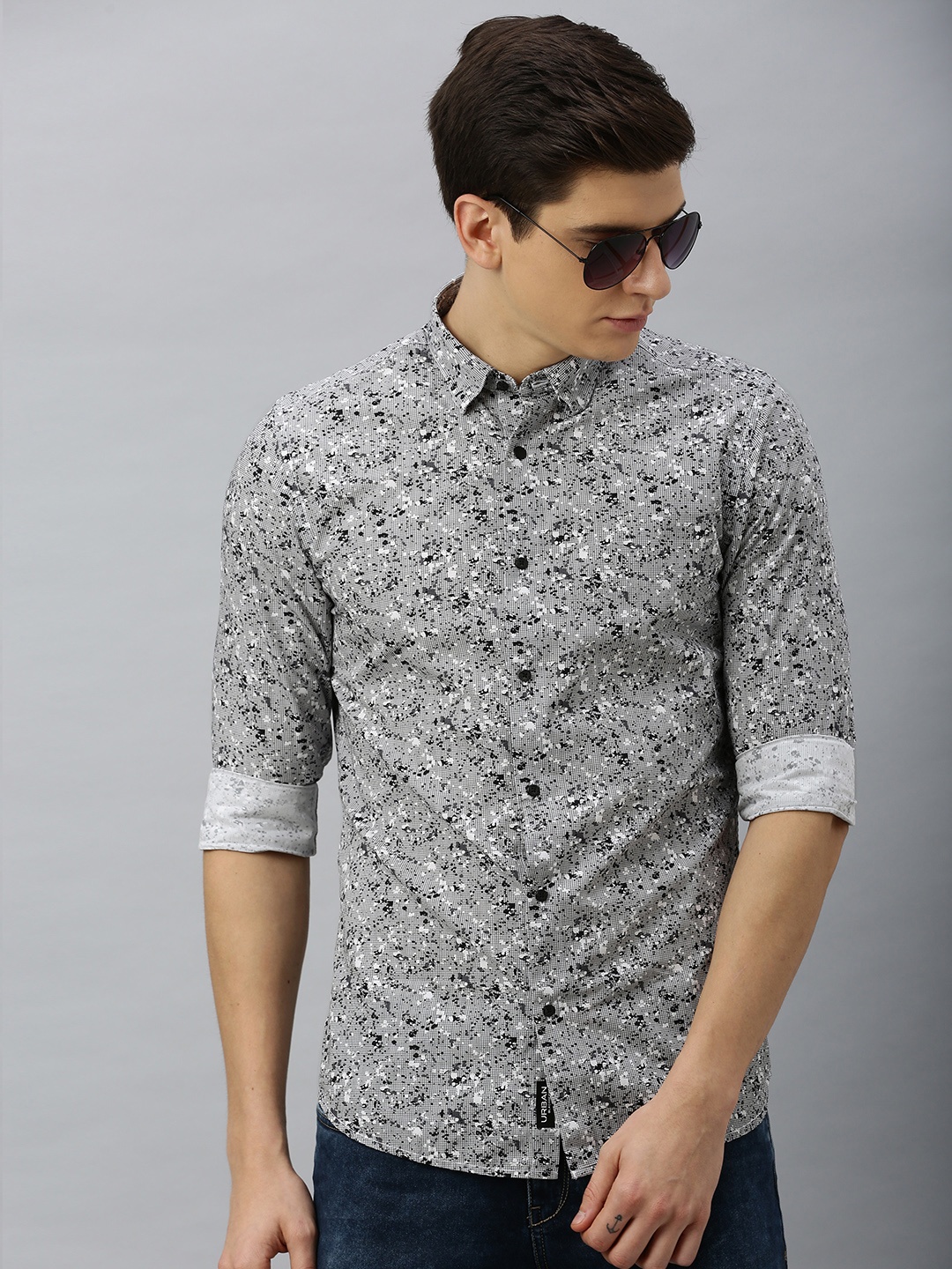 

Blackberrys Men Grey & White Trim Fit Printed Casual Shirt