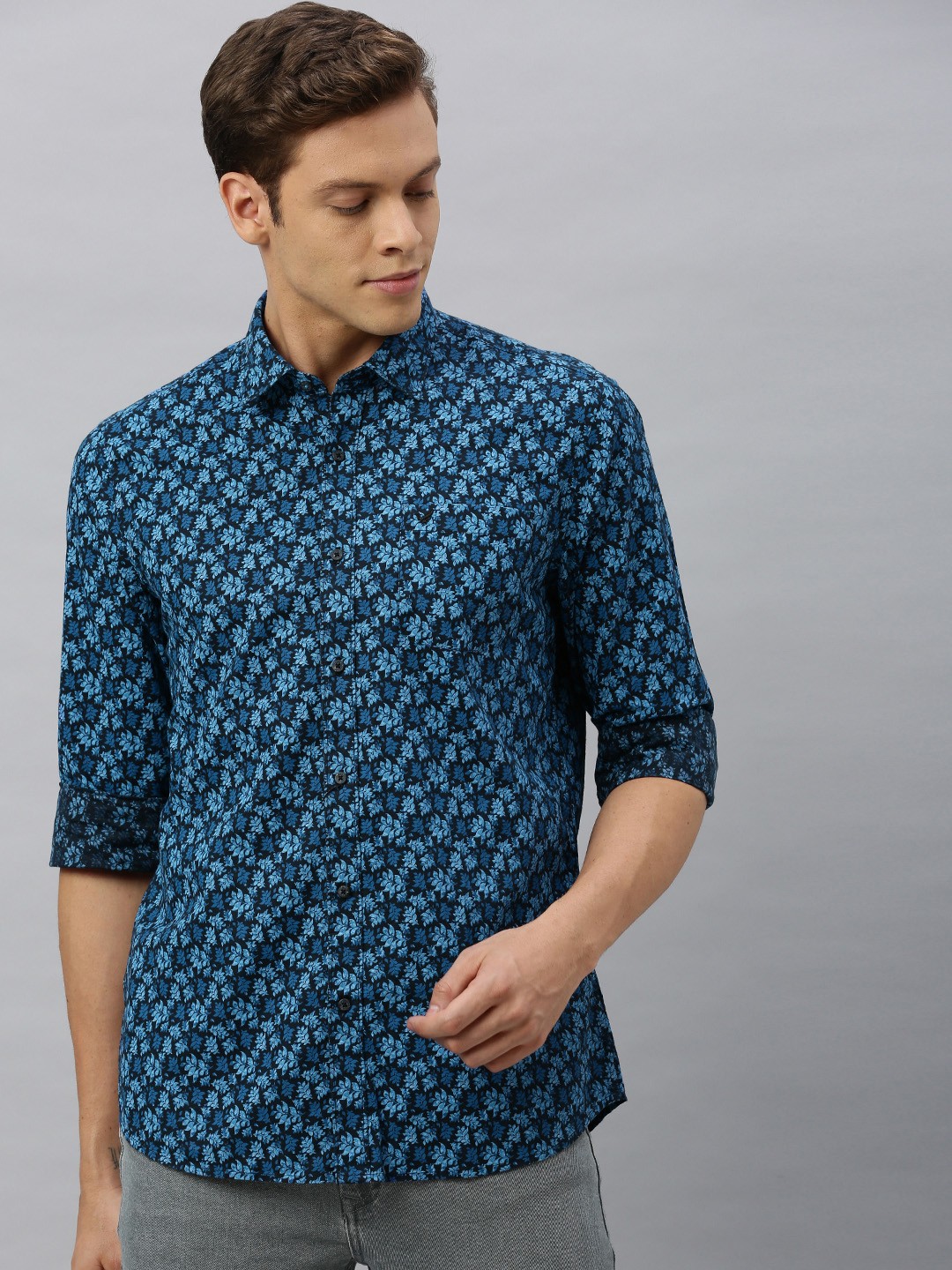 

Blackberrys Men Navy Blue & Blue Slim Fit Printed Casual Shirt