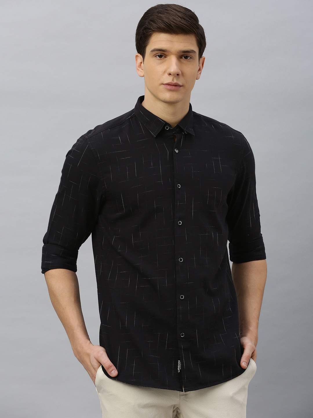 

Blackberrys Men Black & White Trim Fit Printed Casual Shirt