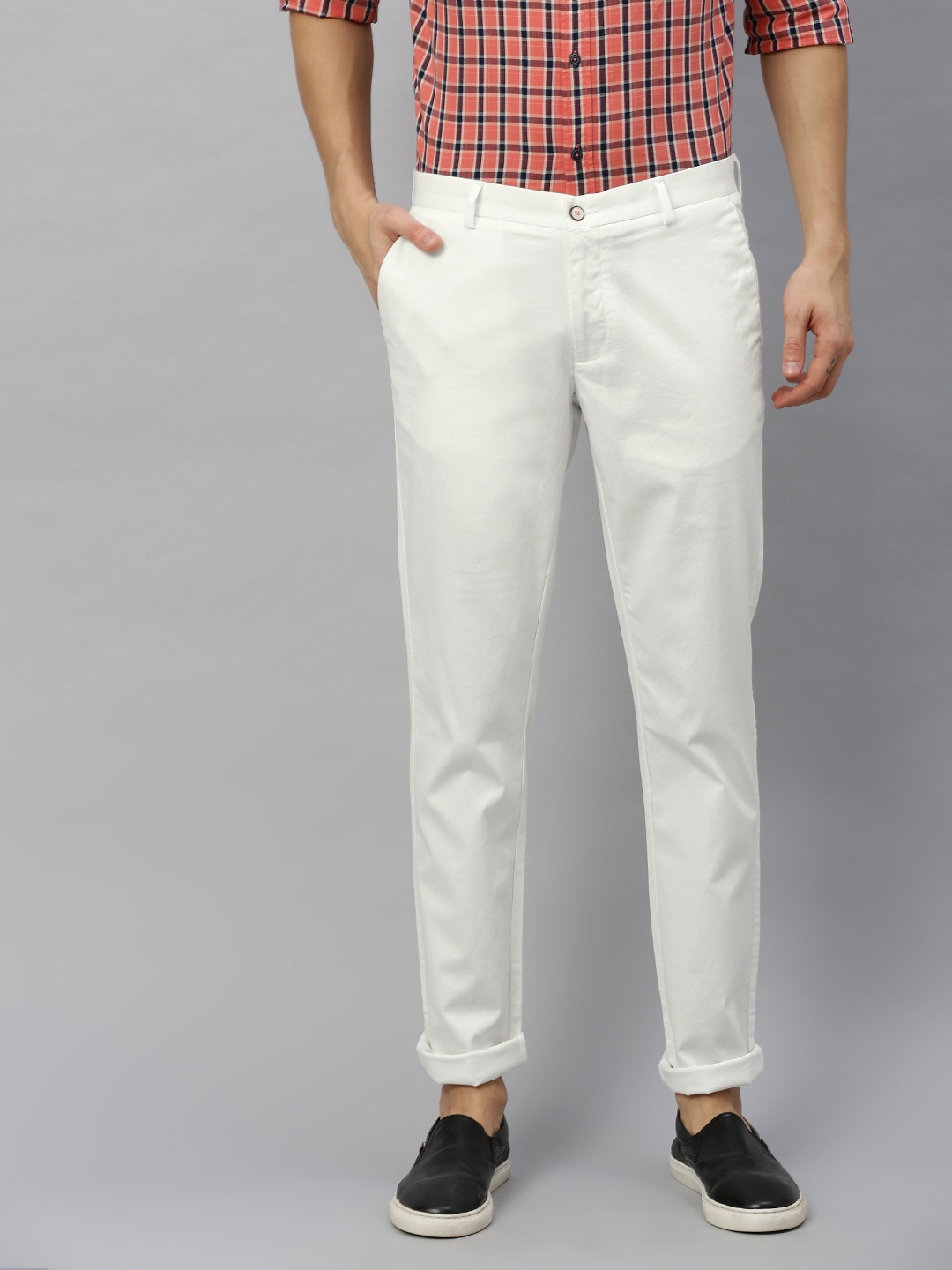 

Blackberrys Men White Narrow Fit Solid Mid Rise Regular Trousers