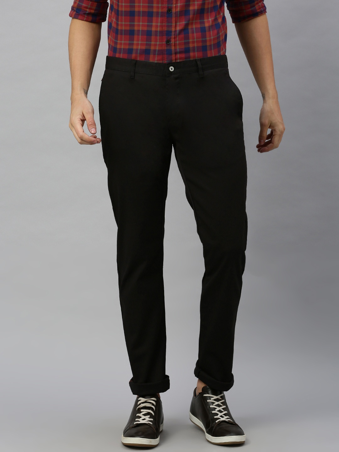 

Blackberrys Men Black Tapered Fit Solid Chinos