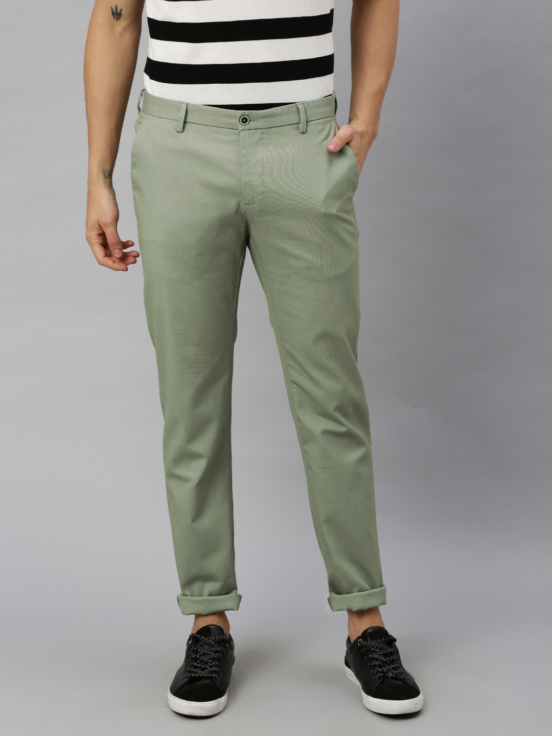 

Blackberrys Men Olive Green Tapered Fit Solid Regular Trousers