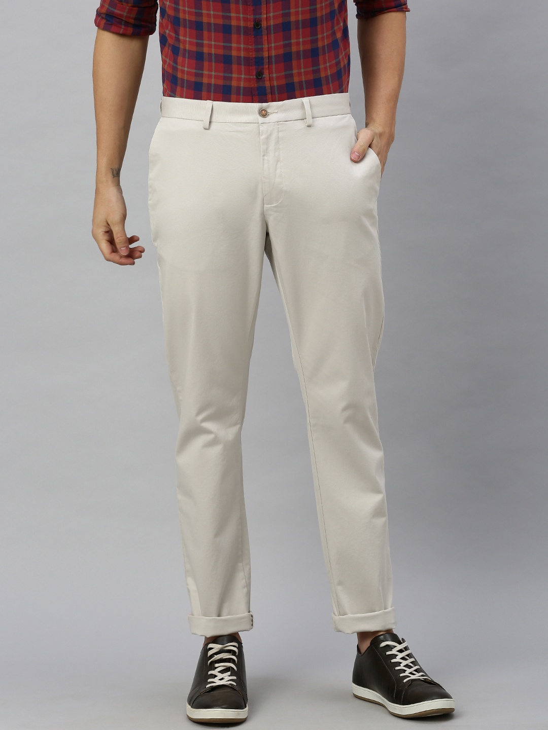 

Blackberrys Men Beige B-95 Tapered Fit Solid Chinos