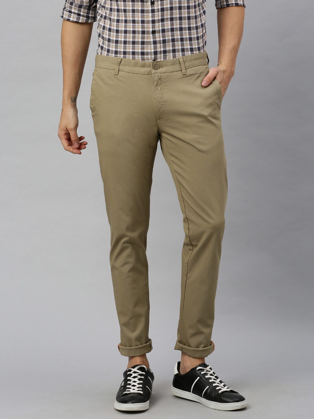 

Blackberrys Men Khaki B-91 Narrow Fit Self Design Regular Trousers