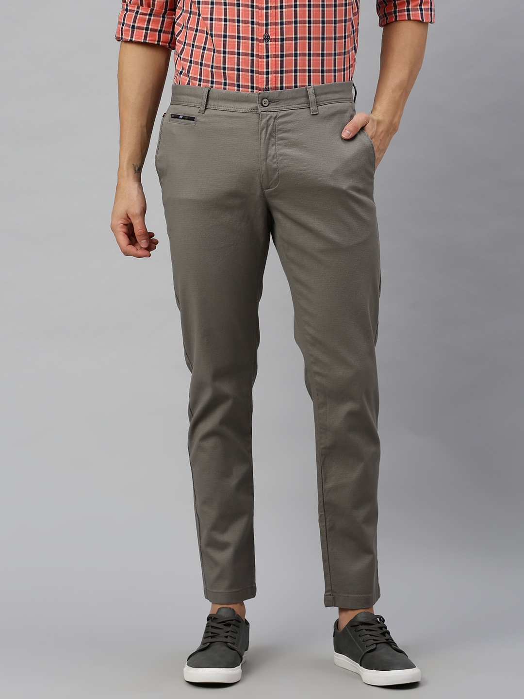 

Blackberrys Men Grey Narrow Regular Fit Self Design Regular Trousers