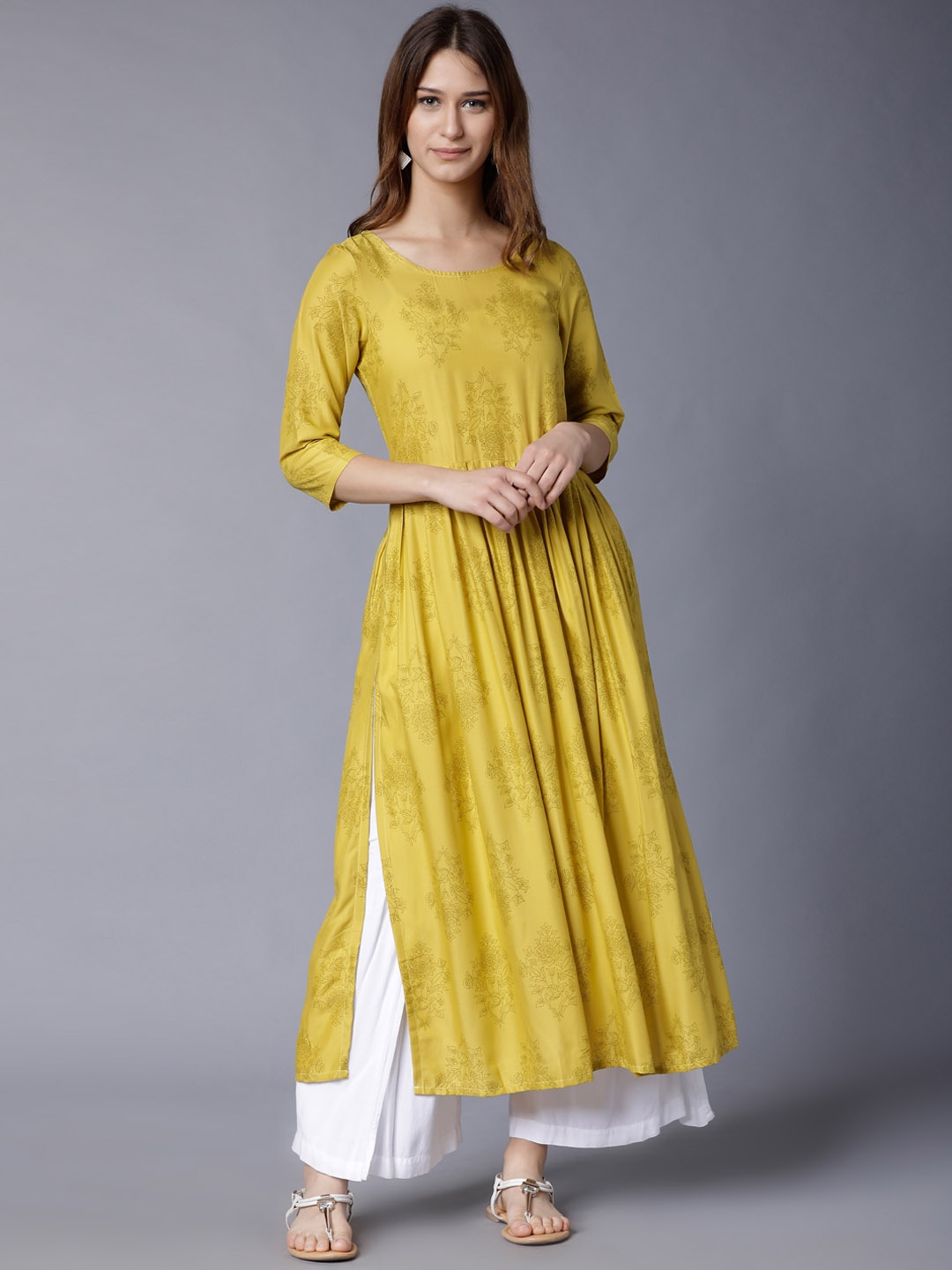 

Vishudh Women Yellow Floral Printed Empire Kurta