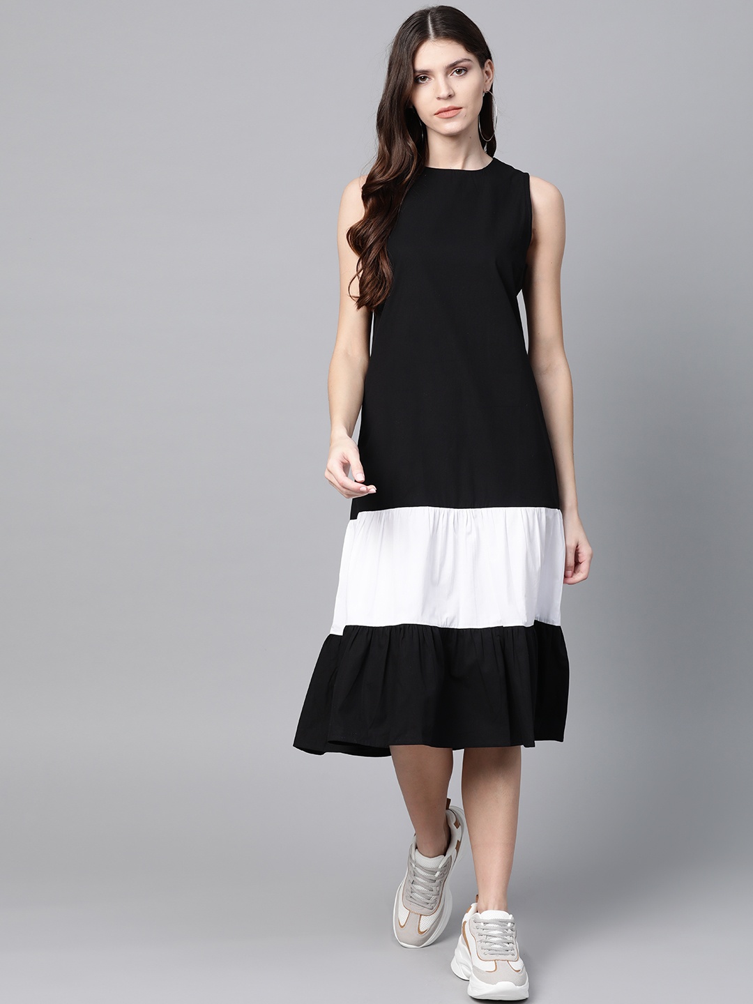 

SASSAFRAS Women Black Colourblocked A-Line Dress