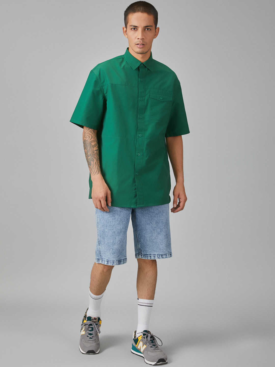 

Bhaane Men Green Boxy Fit Solid Casual Shirt